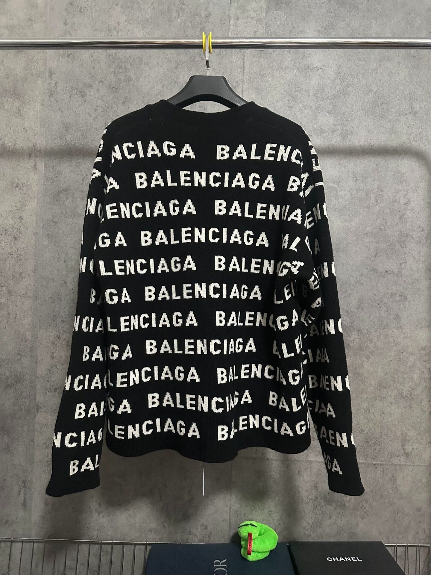 Balenciaga balenciaga logo sweater cardigan in black Size US L / EU 52-54 / 3 - 4 Thumbnail