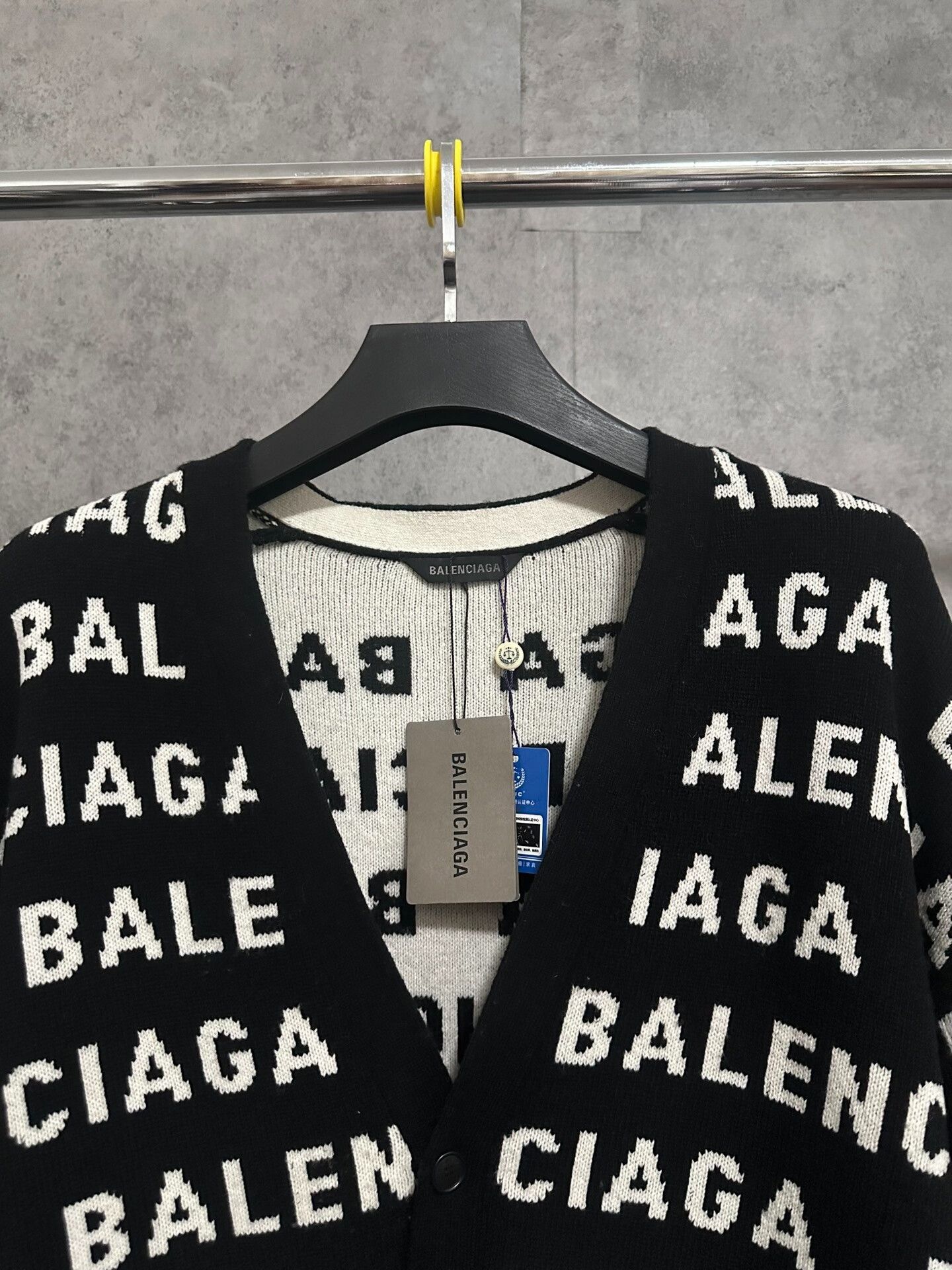 Balenciaga balenciaga logo sweater cardigan in black Size US L / EU 52-54 / 3 - 2 Thumbnail