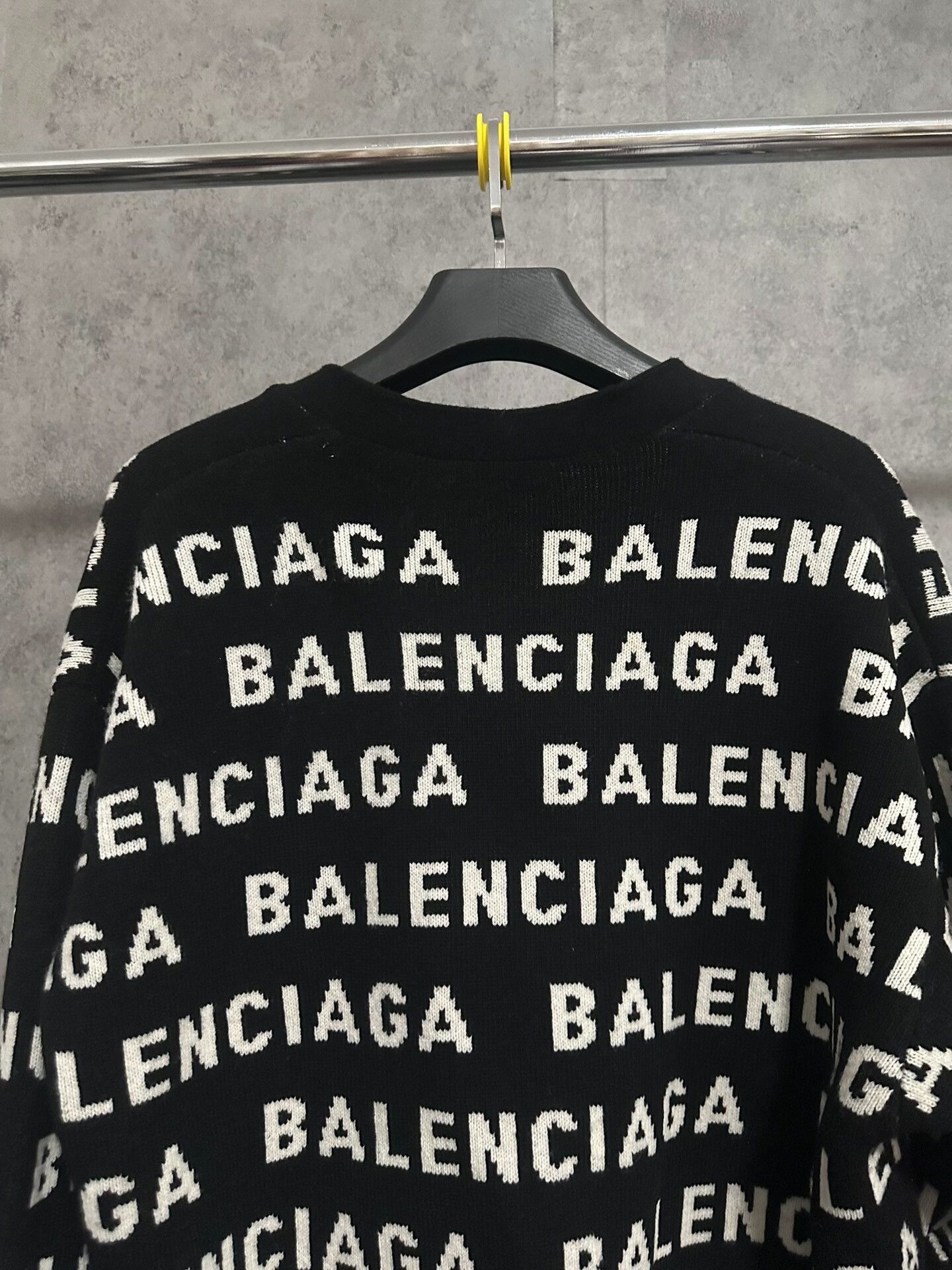 Balenciaga balenciaga logo sweater cardigan in black Size US L / EU 52-54 / 3 - 5 Thumbnail
