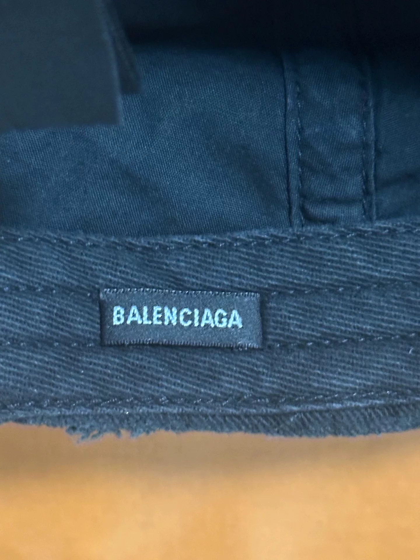 Balenciaga black red distressed duckbill cap Size ONE SIZE - 6 Thumbnail