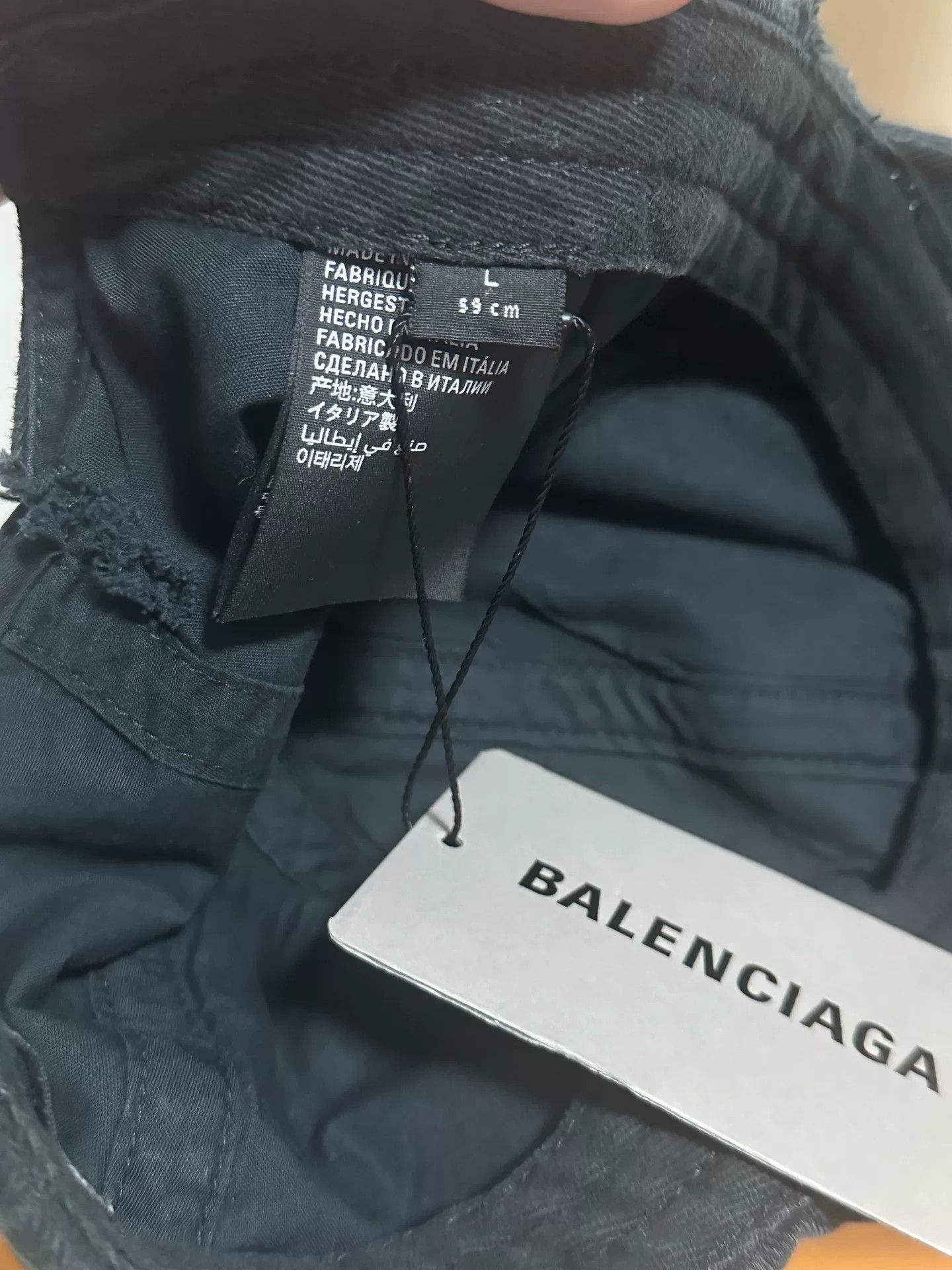 Balenciaga black red distressed duckbill cap Size ONE SIZE - 7 Thumbnail