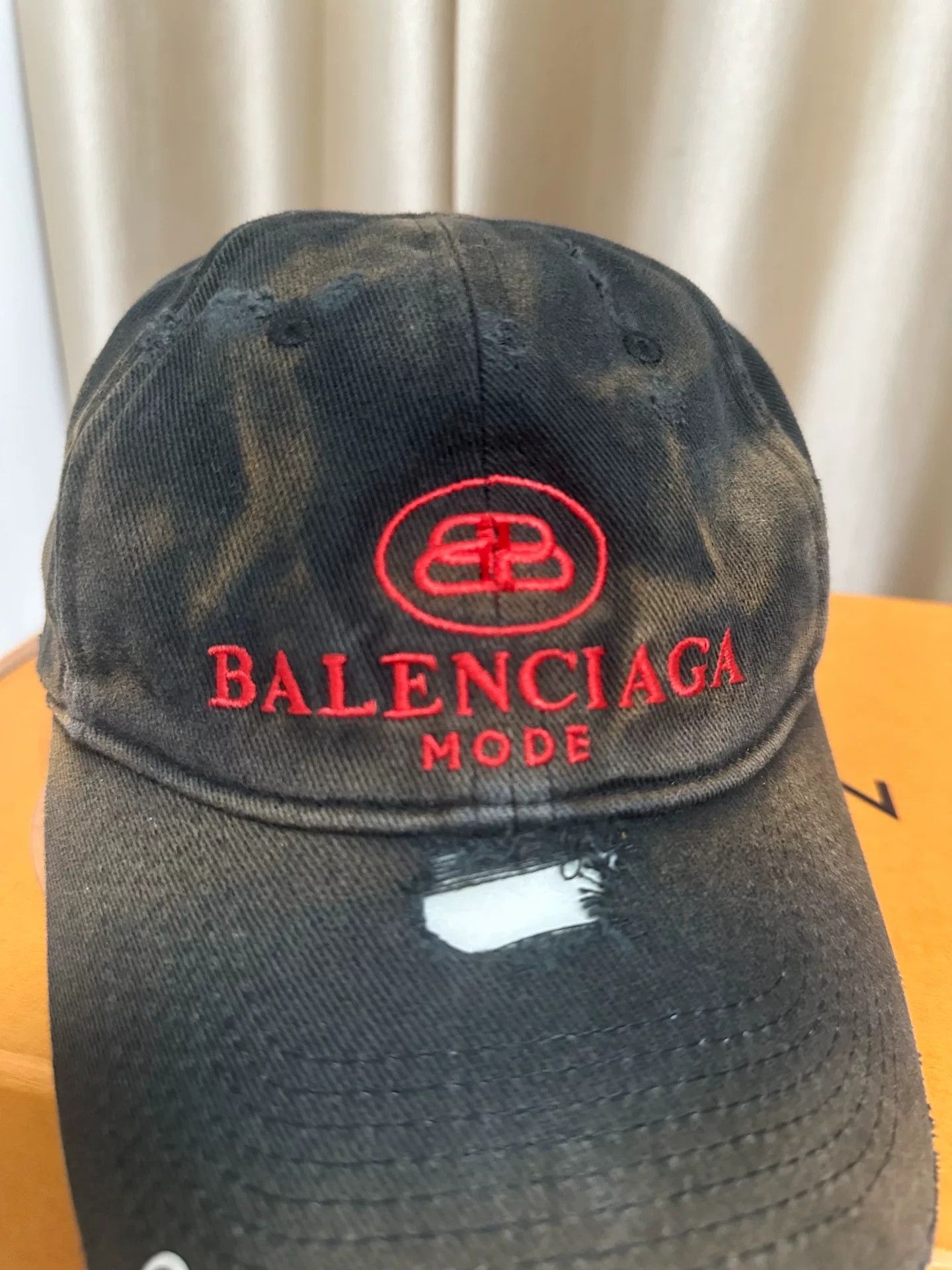 Balenciaga black red distressed duckbill cap Size ONE SIZE - 5 Thumbnail