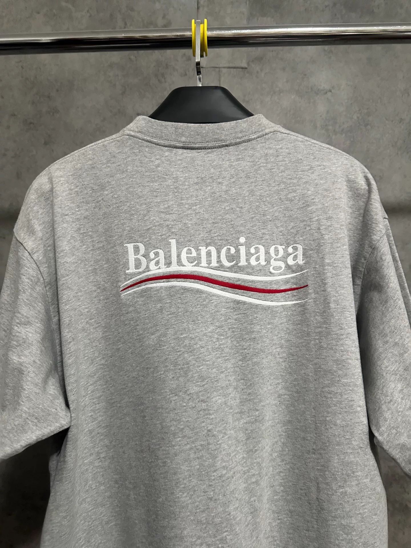 Balenciaga balenciaga gray short sleeve t-shirt Size US XS / EU 42 / 0 - 5 Thumbnail