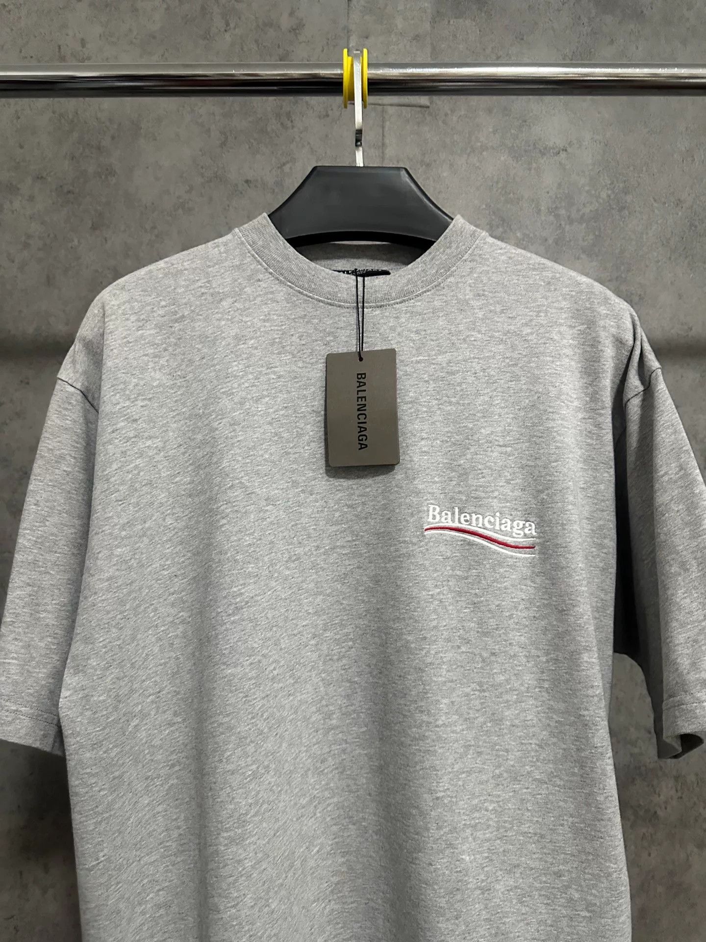 Balenciaga balenciaga gray short sleeve t-shirt Size US XS / EU 42 / 0 - 2 Thumbnail