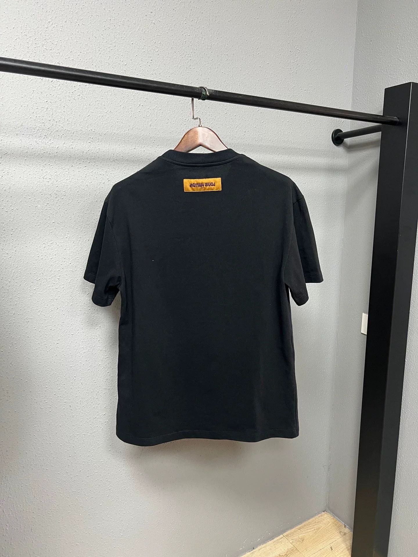 Louis Vuitton black short sleeve embroidered t-shirt Size US L / EU 52-54 / 3 - 2 Thumbnail