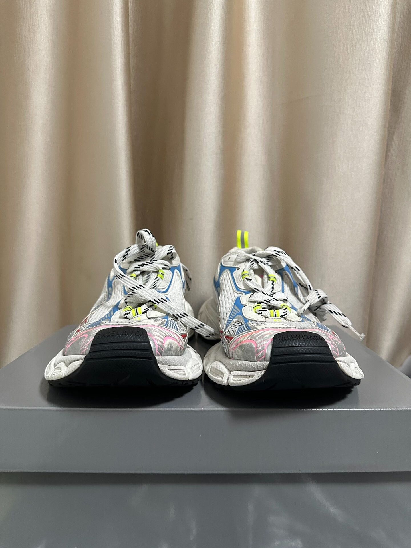 Balenciaga Balenciaga Distressed White Red Blue Sneakers Size US 10 / EU 43 - 3 Thumbnail