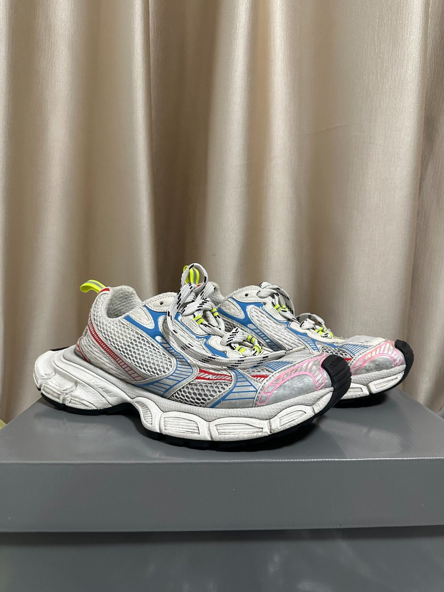 Balenciaga Balenciaga Distressed White Red Blue Sneakers Size US 10 / EU 43 - 4 Thumbnail