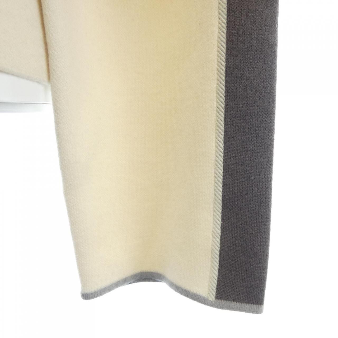Hermes Hermes Hermes ETRIERS STIRRS42 Cashmere Knitwear Textile Tops DUTY FREE for USA Size ONE SIZE - 6 Thumbnail