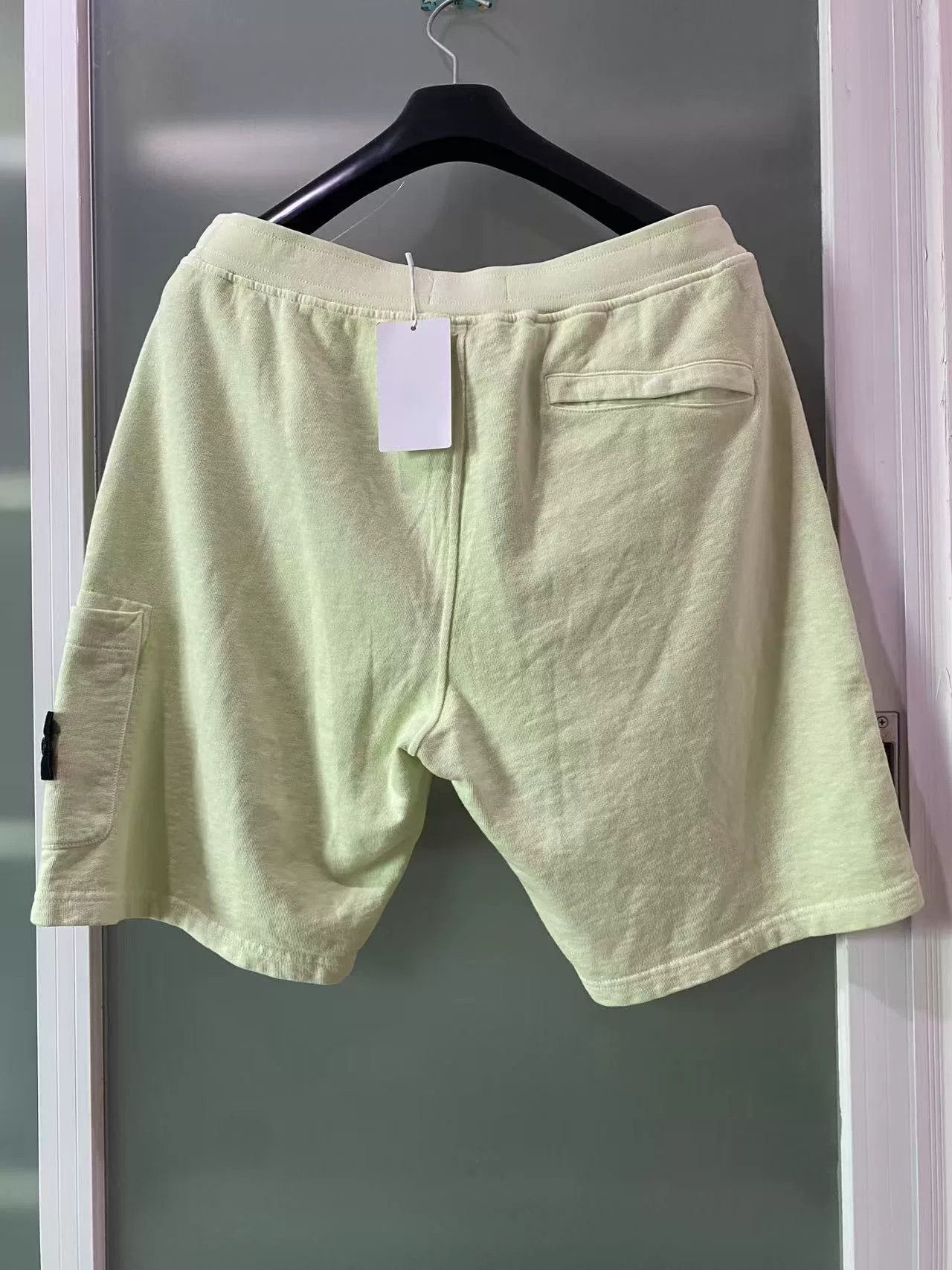 Stone Island stone island compass logo shorts in light green Size US 28 / EU 44 - 2 Thumbnail