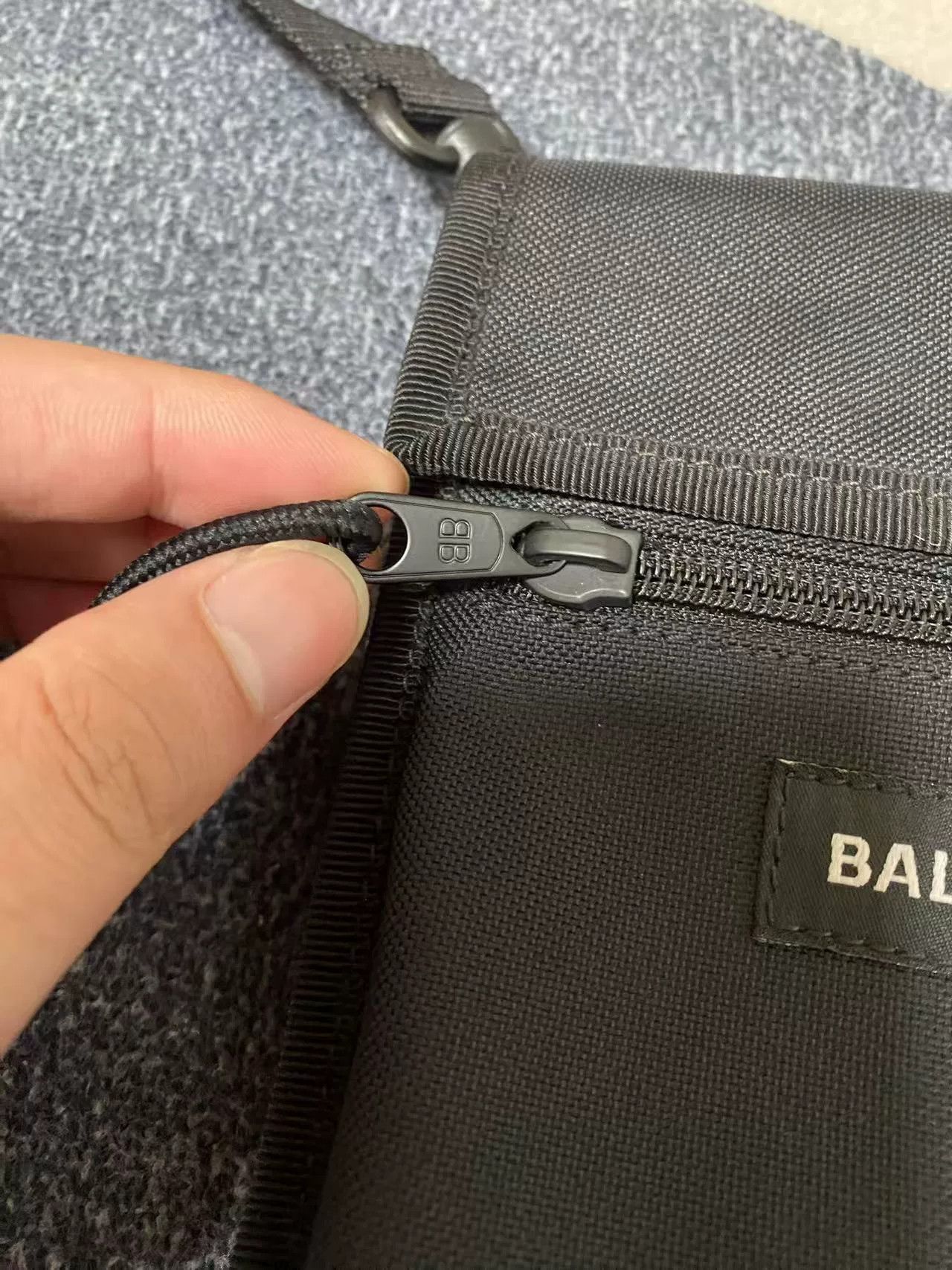 Balenciaga balenciaga adjustable shoulder crossbody bag Size ONE SIZE - 4 Thumbnail