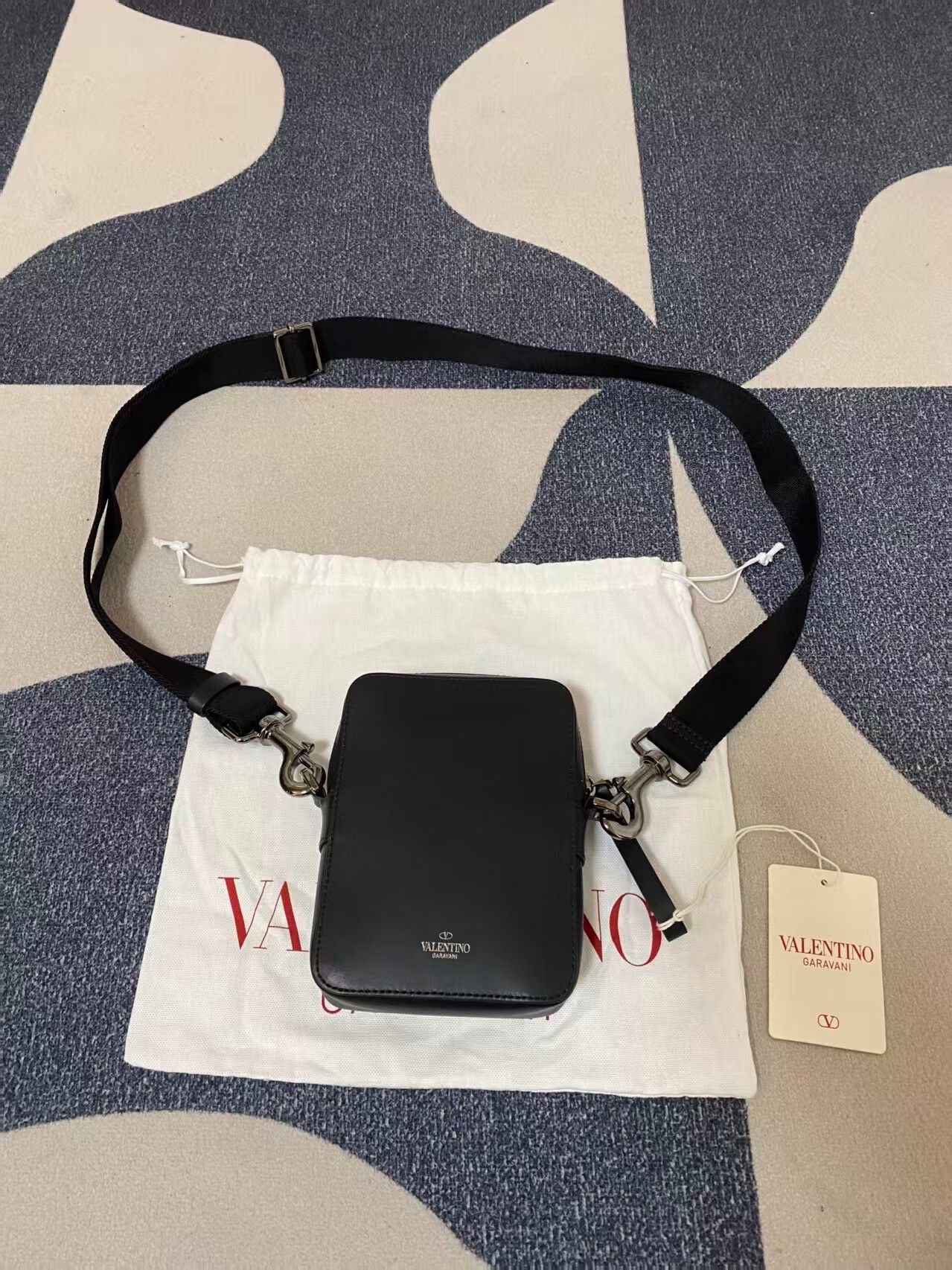 Valentino valentino black letter print zip bag Size ONE SIZE - 2 Thumbnail