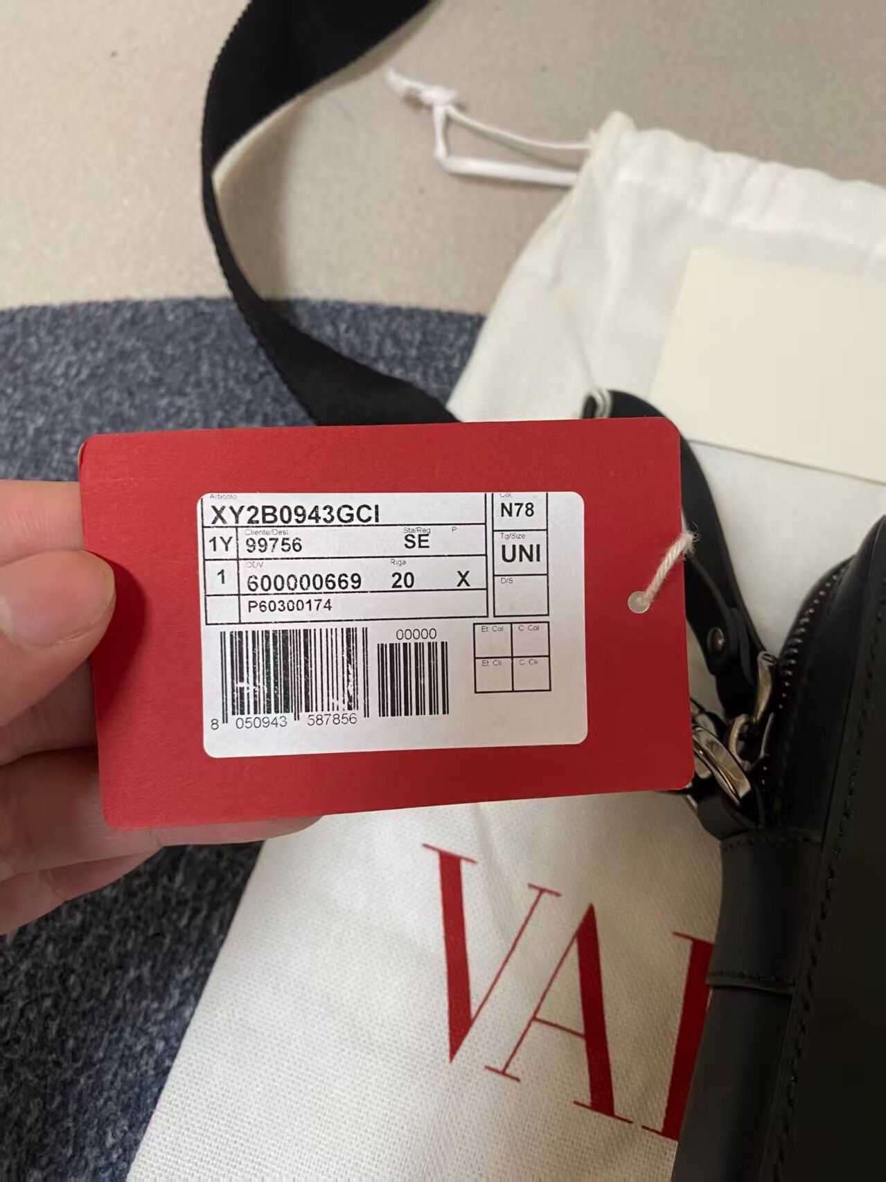 Valentino valentino black letter print zip bag Size ONE SIZE - 4 Thumbnail
