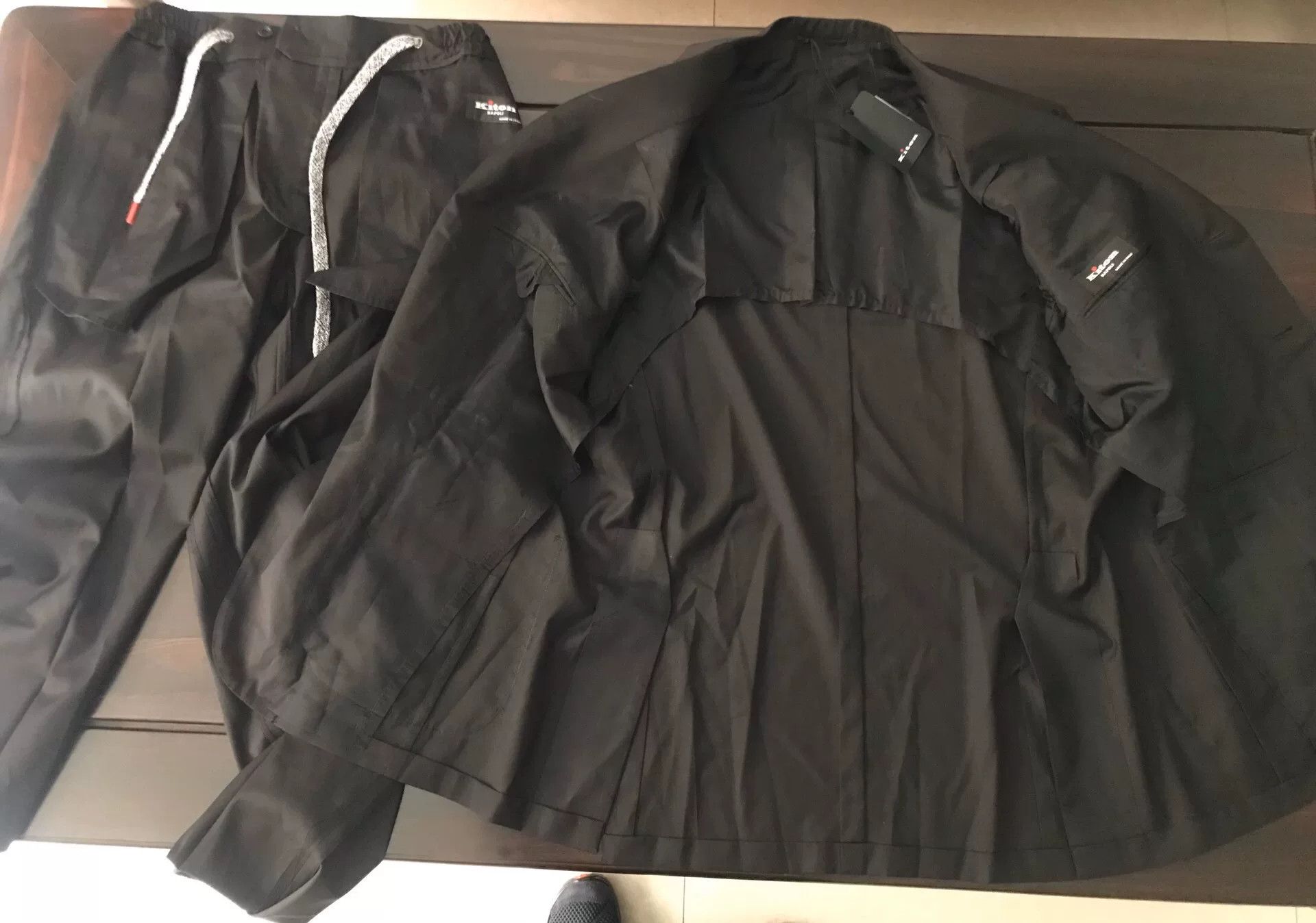 Kiton black lightweight wool suit set for spring Size US L / EU 52-54 / 3 - 5 Thumbnail