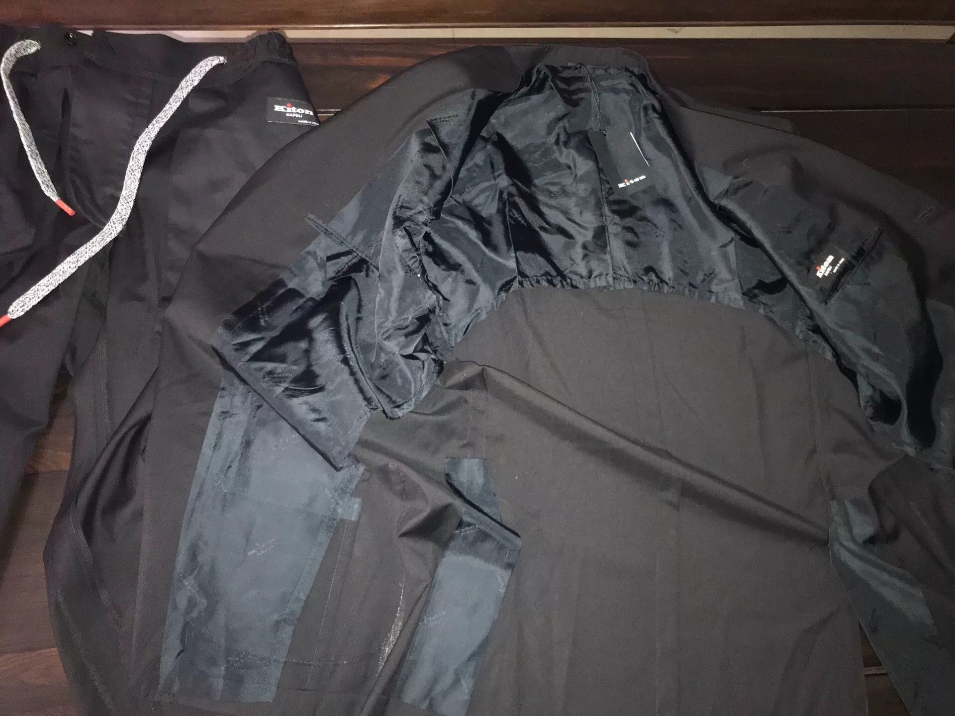 Kiton black lightweight wool suit set for spring Size US L / EU 52-54 / 3 - 8 Thumbnail