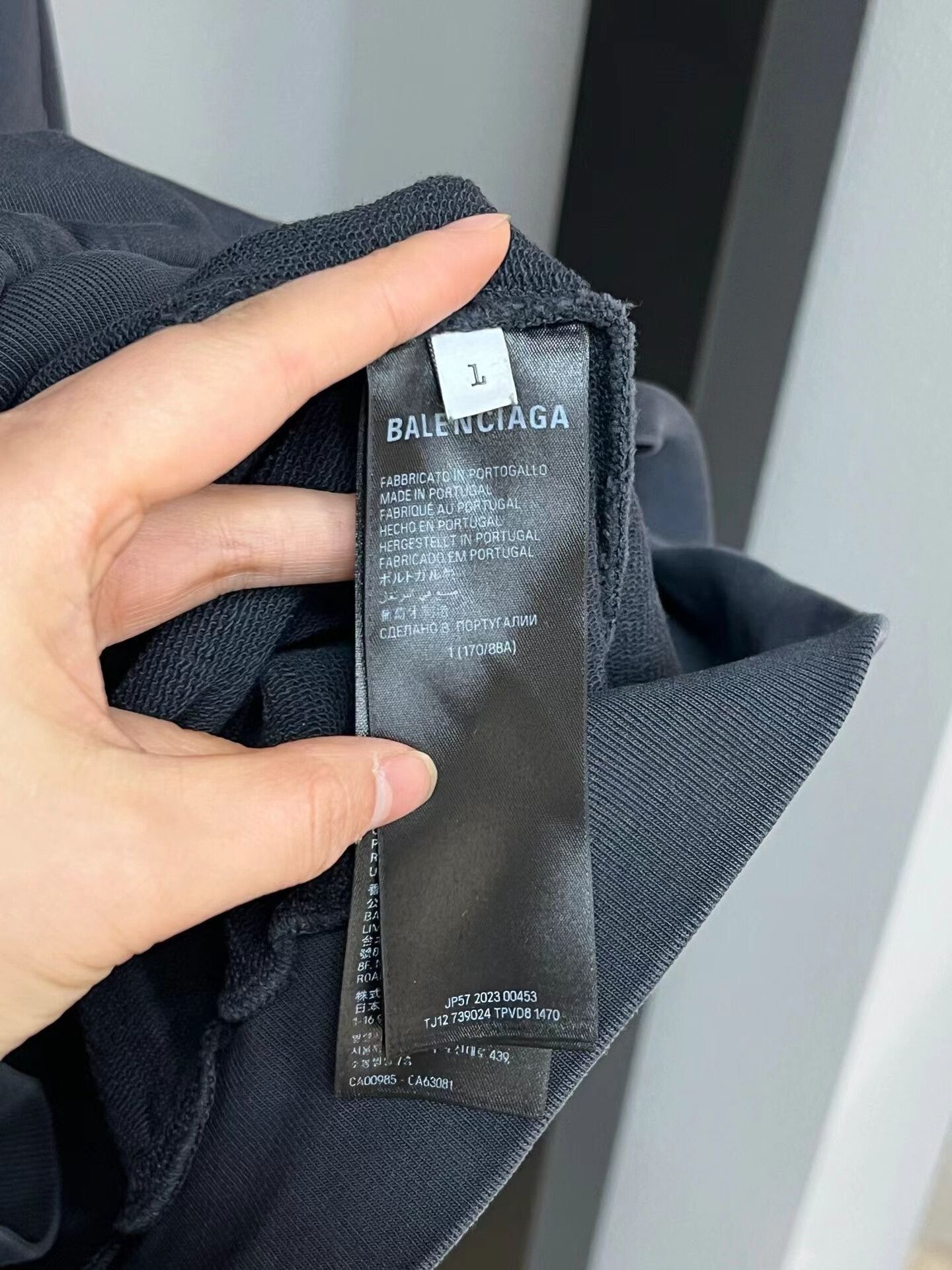 Balenciaga balenciaga black embroidered hoodie Size US S / EU 44-46 / 1 - 3 Thumbnail