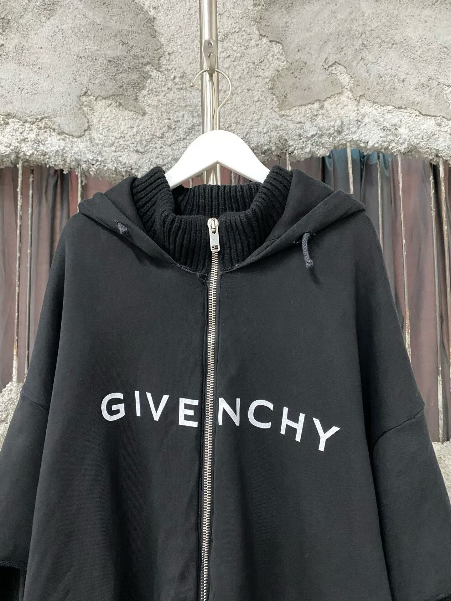 Givenchy givenchy black zip hoodie with layers Size US L / EU 52-54 / 3 - 3 Thumbnail