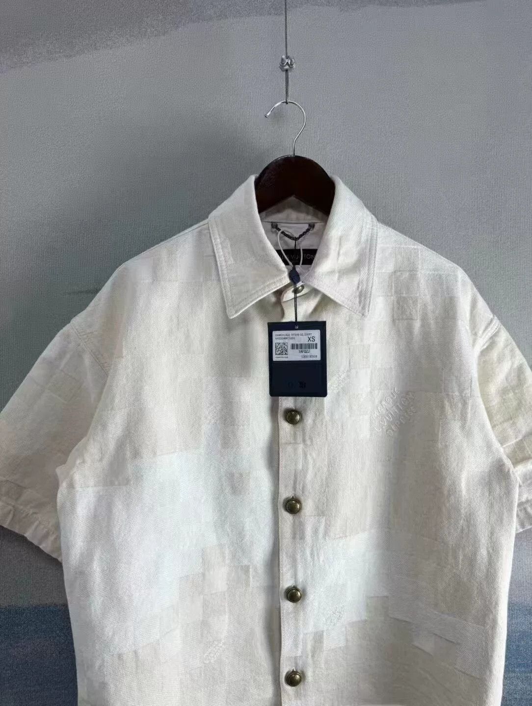 Louis Vuitton Louis Vuitton Beige Short Sleeve Button-Up Shirt Size US XS / EU 42 / 0 - 2 Thumbnail