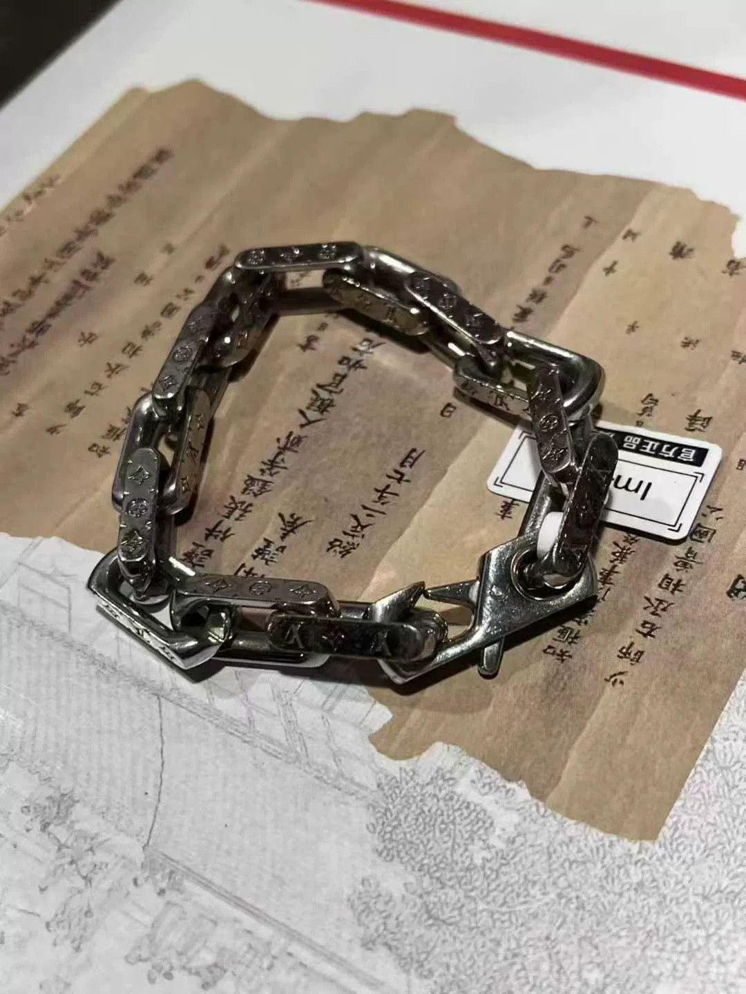 Louis Vuitton louis vuitton bamboo lobster clasp silver bracelet Size ONE SIZE - 3 Thumbnail