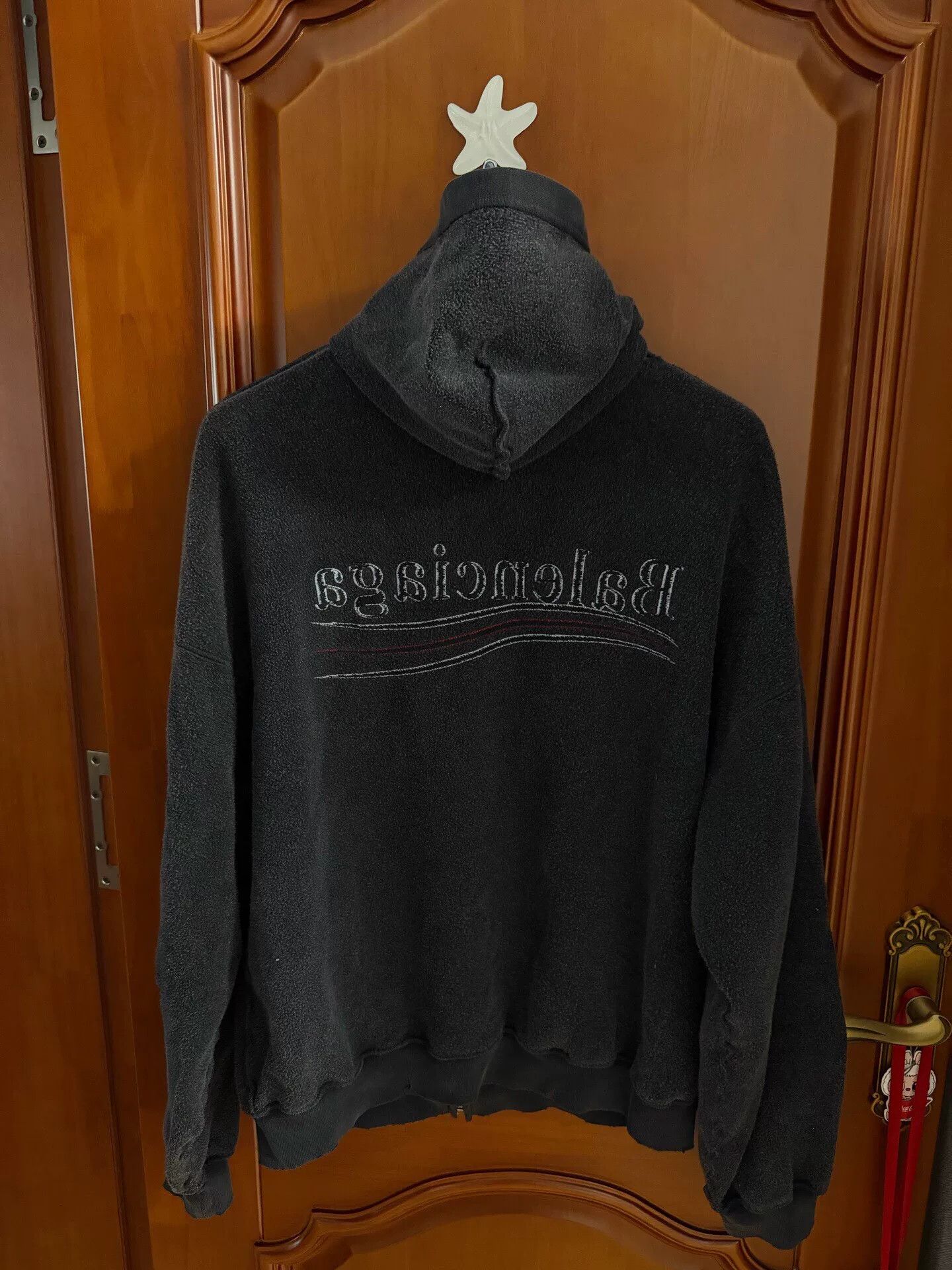 Balenciaga balenciaga wave embroidered hooded sweatshirt Size US XXL / EU 58 / 5 - 2 Thumbnail