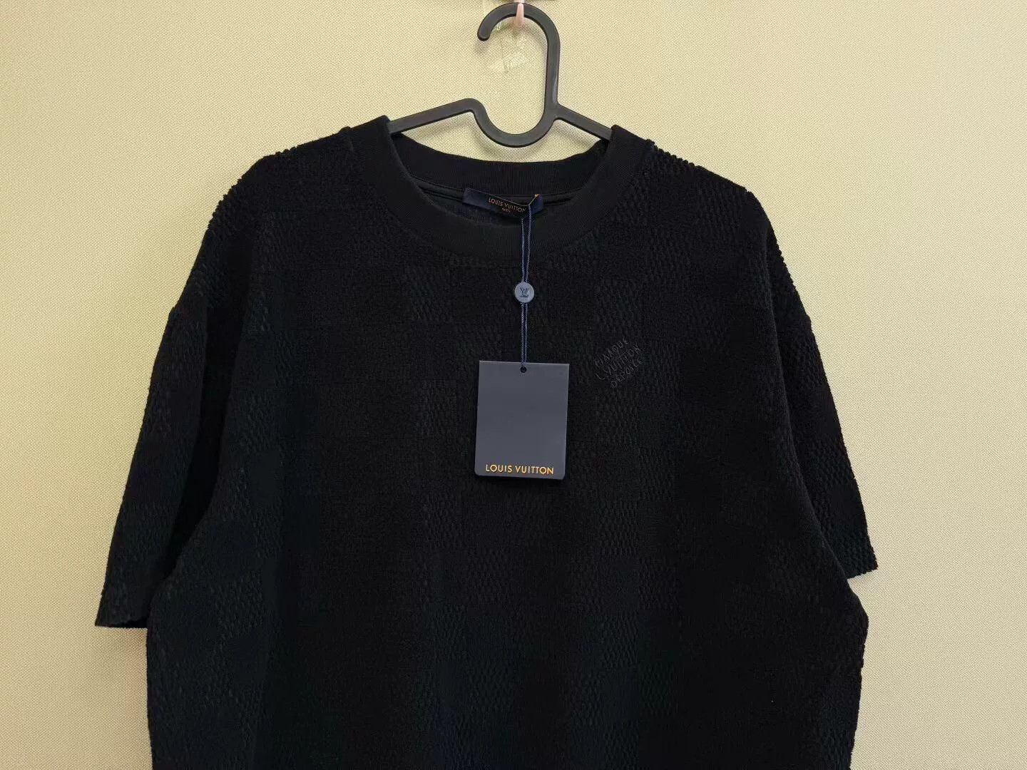 Louis Vuitton louis vuitton black logo short sleeve towel shirt Size US XL / EU 56 / 4 - 2 Thumbnail