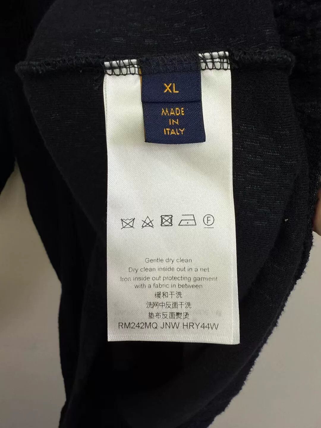 Louis Vuitton louis vuitton black logo short sleeve towel shirt Size US XL / EU 56 / 4 - 3 Thumbnail