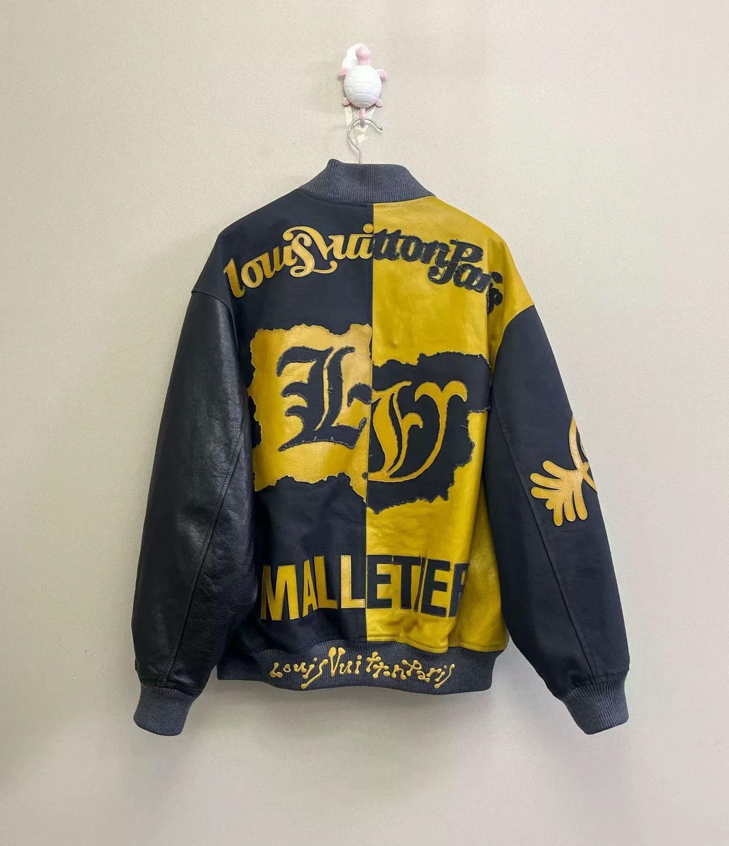 Louis Vuitton louis vuitton black yellow letter bomber jacket Size US L / EU 52-54 / 3 - 4 Thumbnail