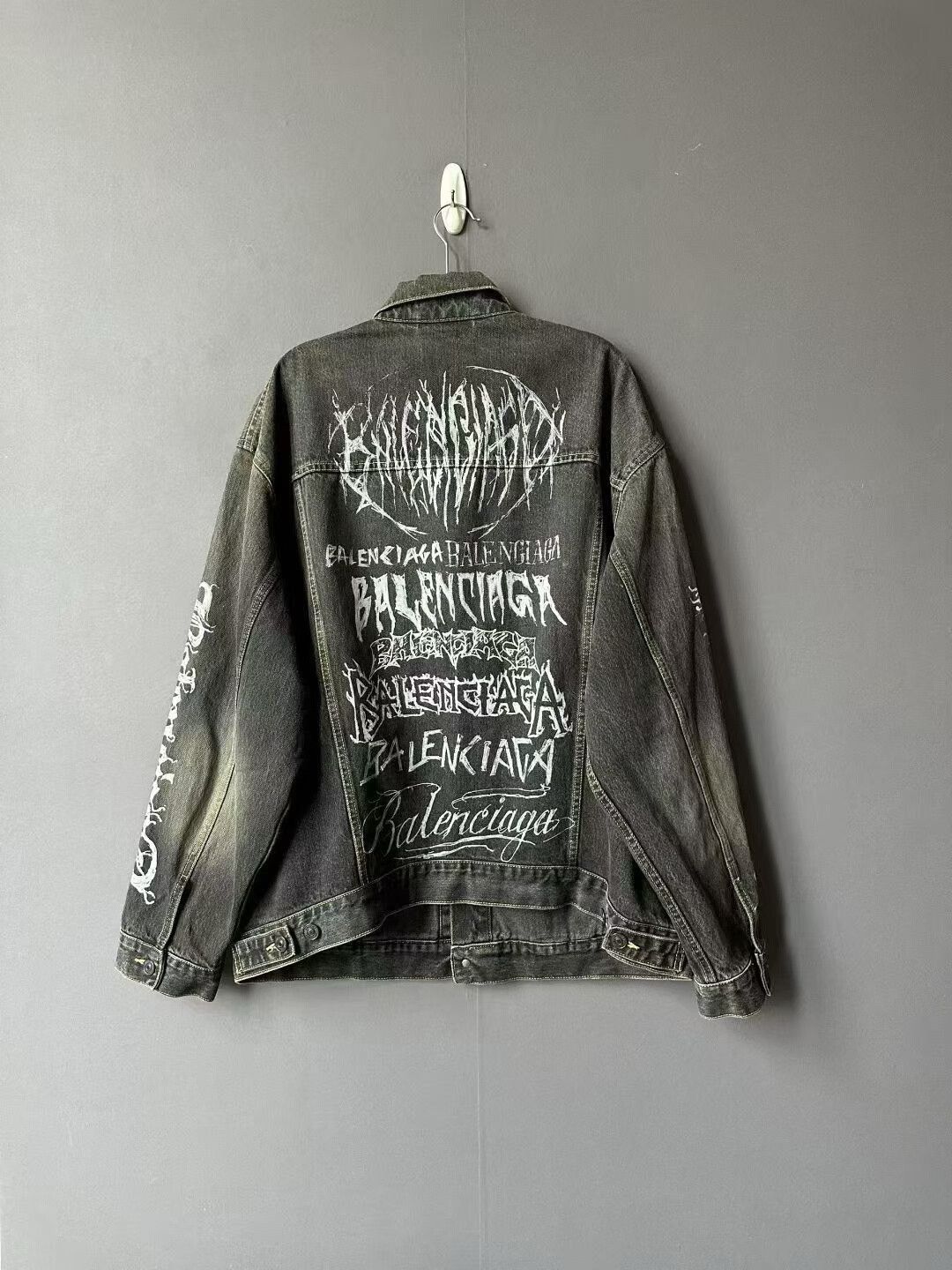 Balenciaga balenciaga graffiti denim jacket in black Size US XS / EU 42 / 0 - 2 Thumbnail