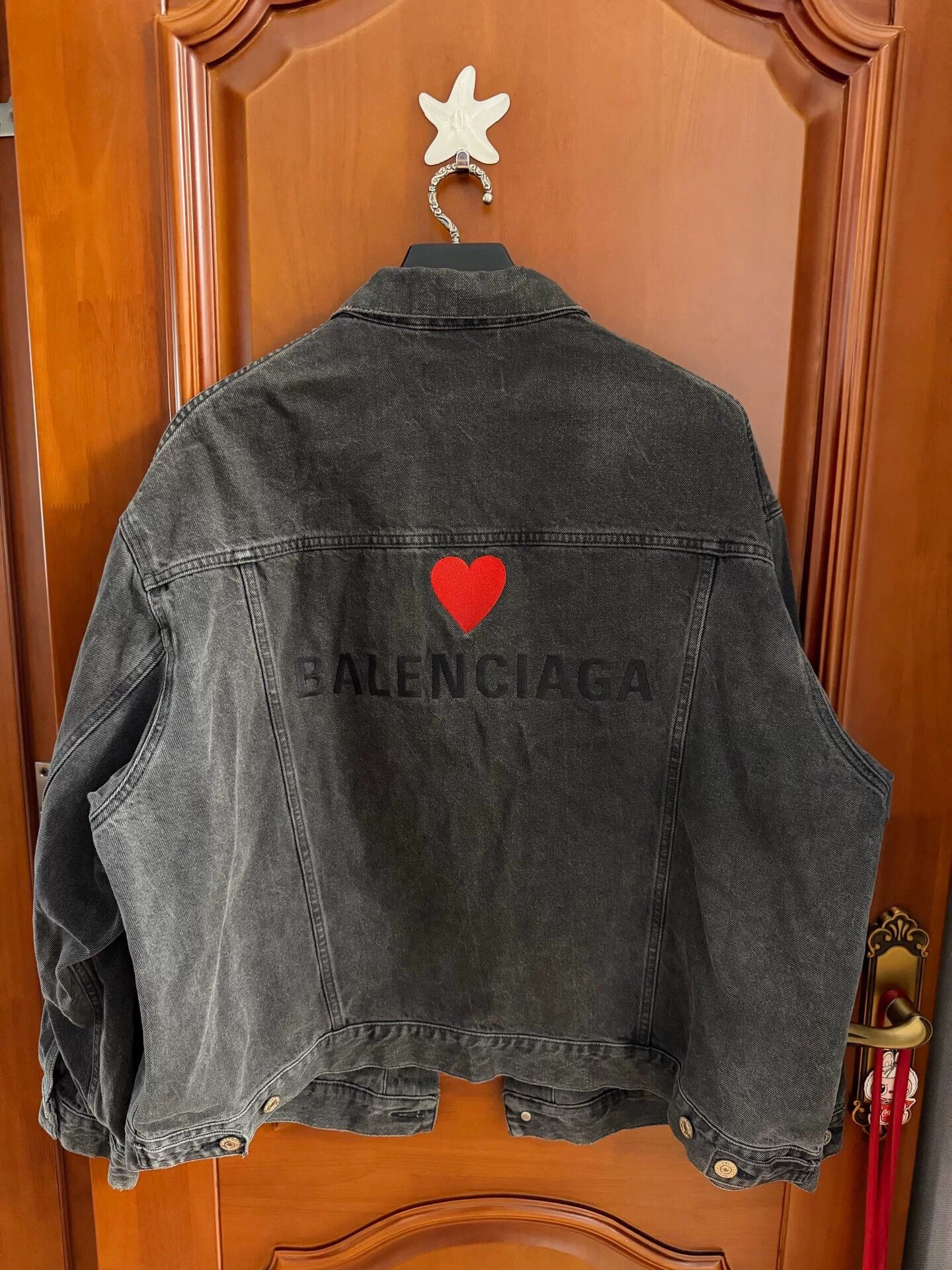Balenciaga balenciaga embroidered denim jacket size m Size US M / EU 48-50 / 2 - 2 Thumbnail