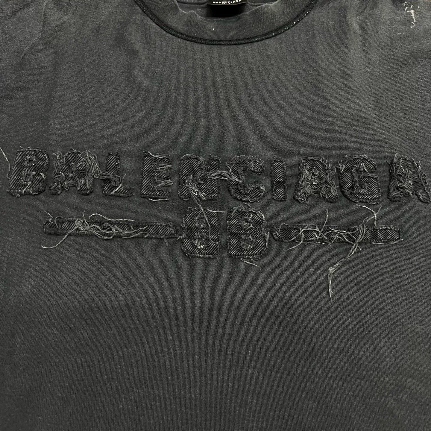 Balenciaga balenciaga distressed short sleeve t-shirt Size US M / EU 48-50 / 2 - 3 Thumbnail