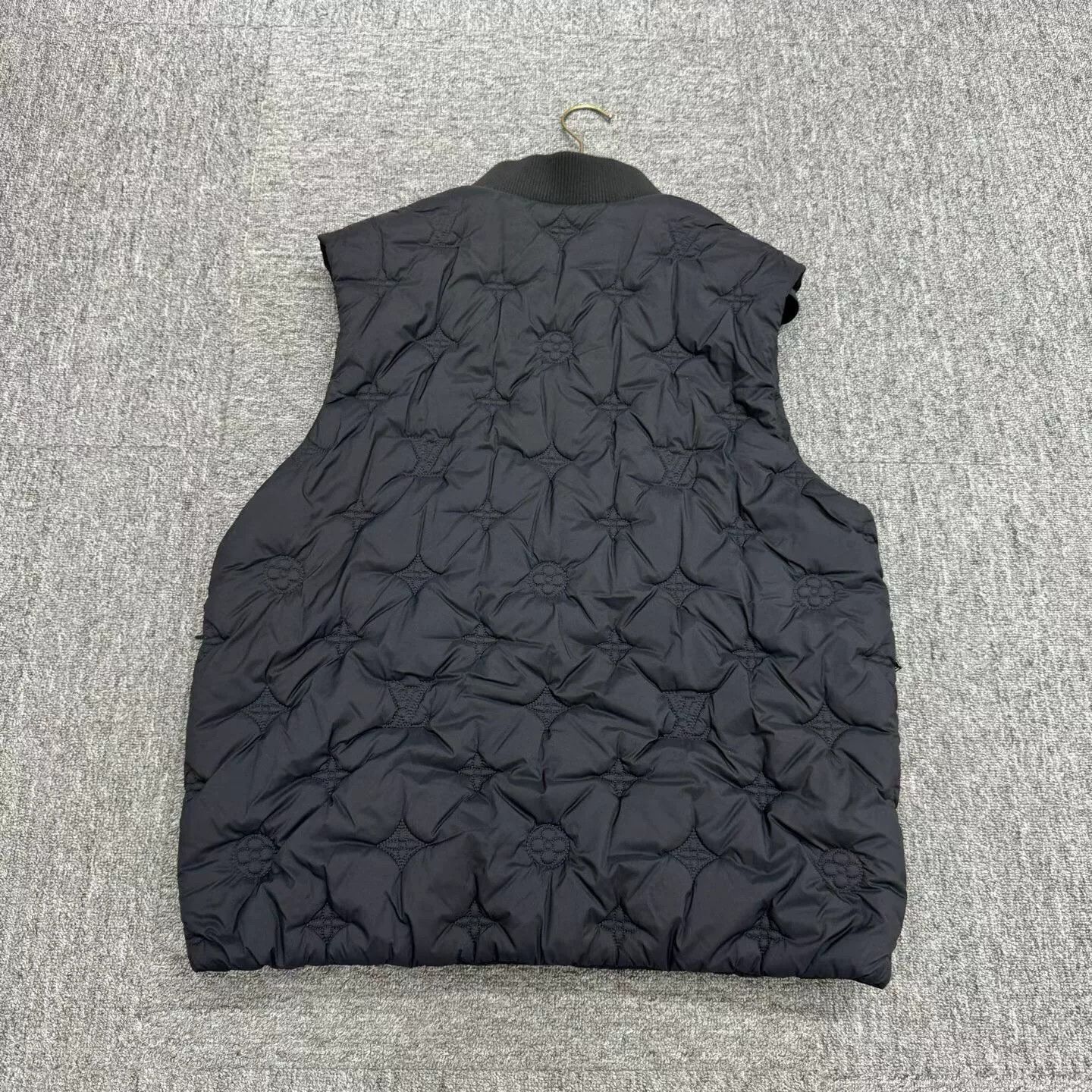 Louis Vuitton louis vuitton embroidered vest in excellent condition Size US L / EU 52-54 / 3 - 5 Thumbnail
