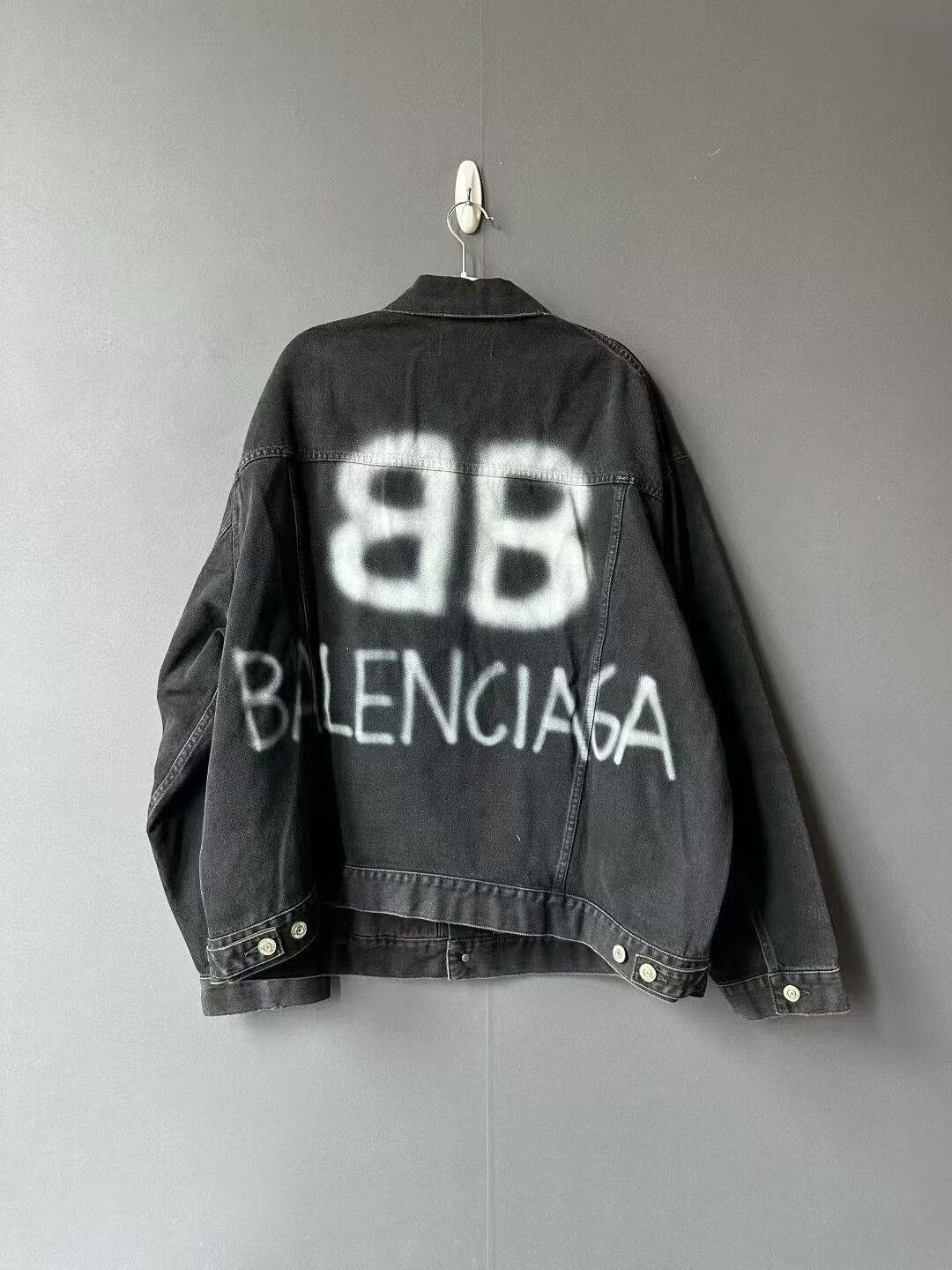Balenciaga balenciaga black spray paint denim jacket Size US XS / EU 42 / 0 - 2 Thumbnail