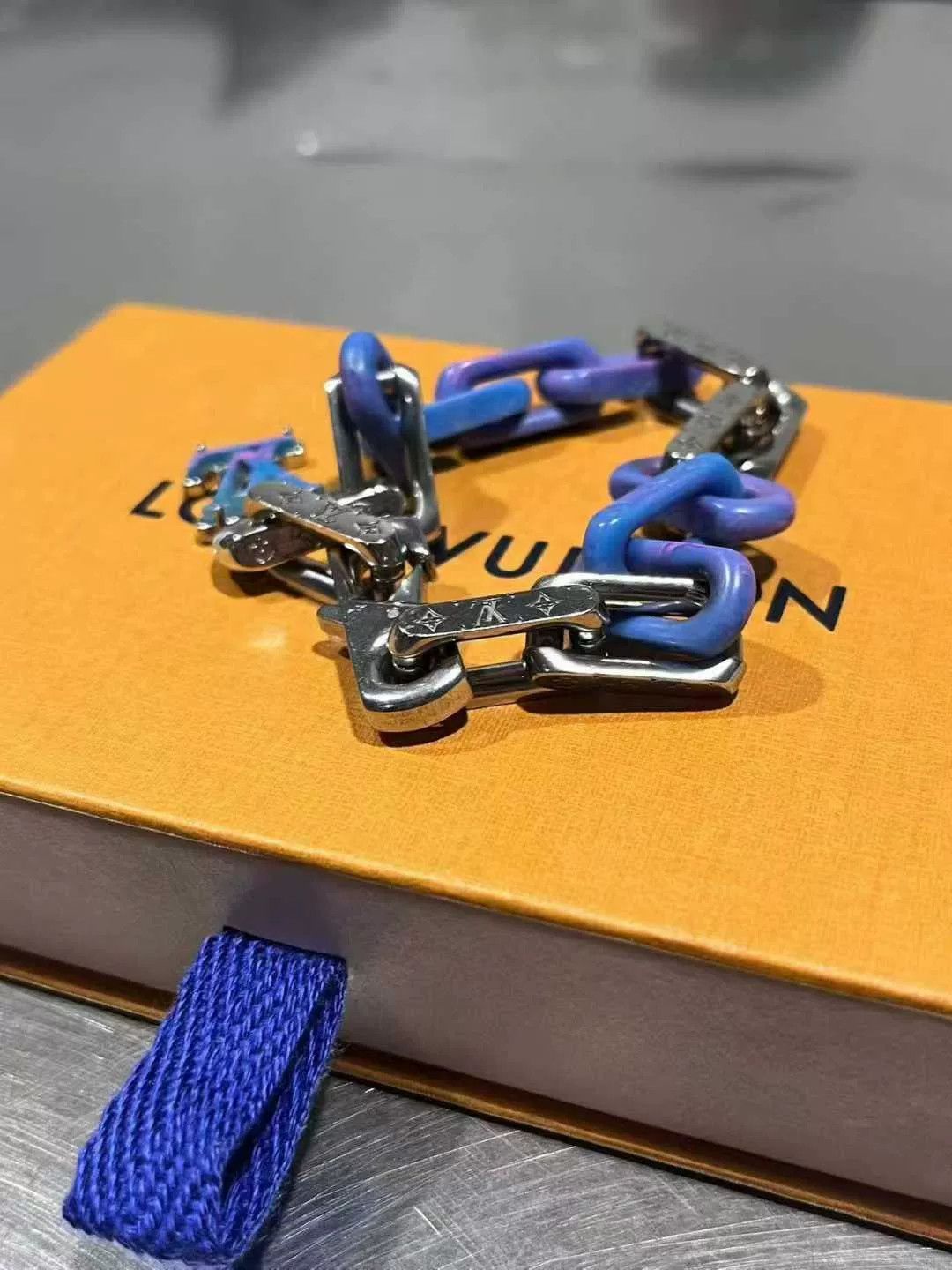 Louis Vuitton louis vuitton blue silver monogram bracelet Size ONE SIZE - 4 Thumbnail