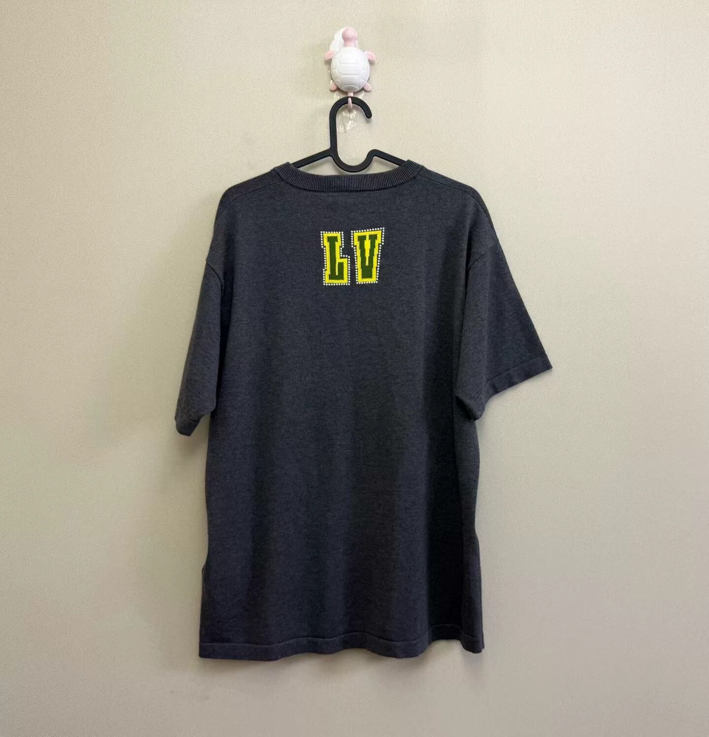 Louis Vuitton louis vuitton gray logo knit short sleeve Size US M / EU 48-50 / 2 - 4 Thumbnail