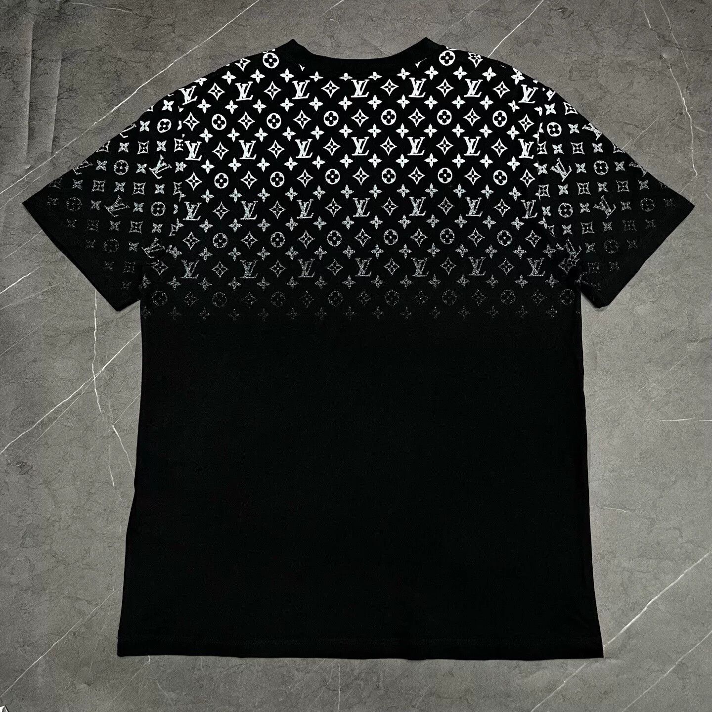 Louis Vuitton louis vuitton gradient logo short sleeve t-shirt Size US XXL / EU 58 / 5 - 2 Thumbnail