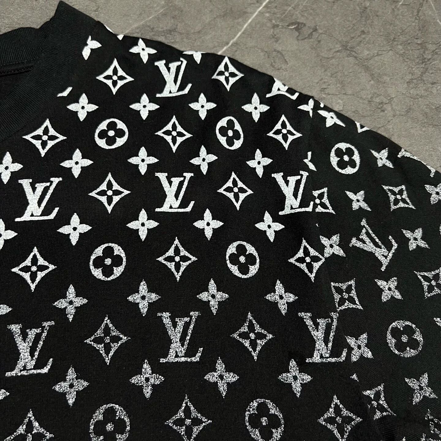Louis Vuitton louis vuitton gradient logo short sleeve t-shirt Size US XXL / EU 58 / 5 - 3 Thumbnail