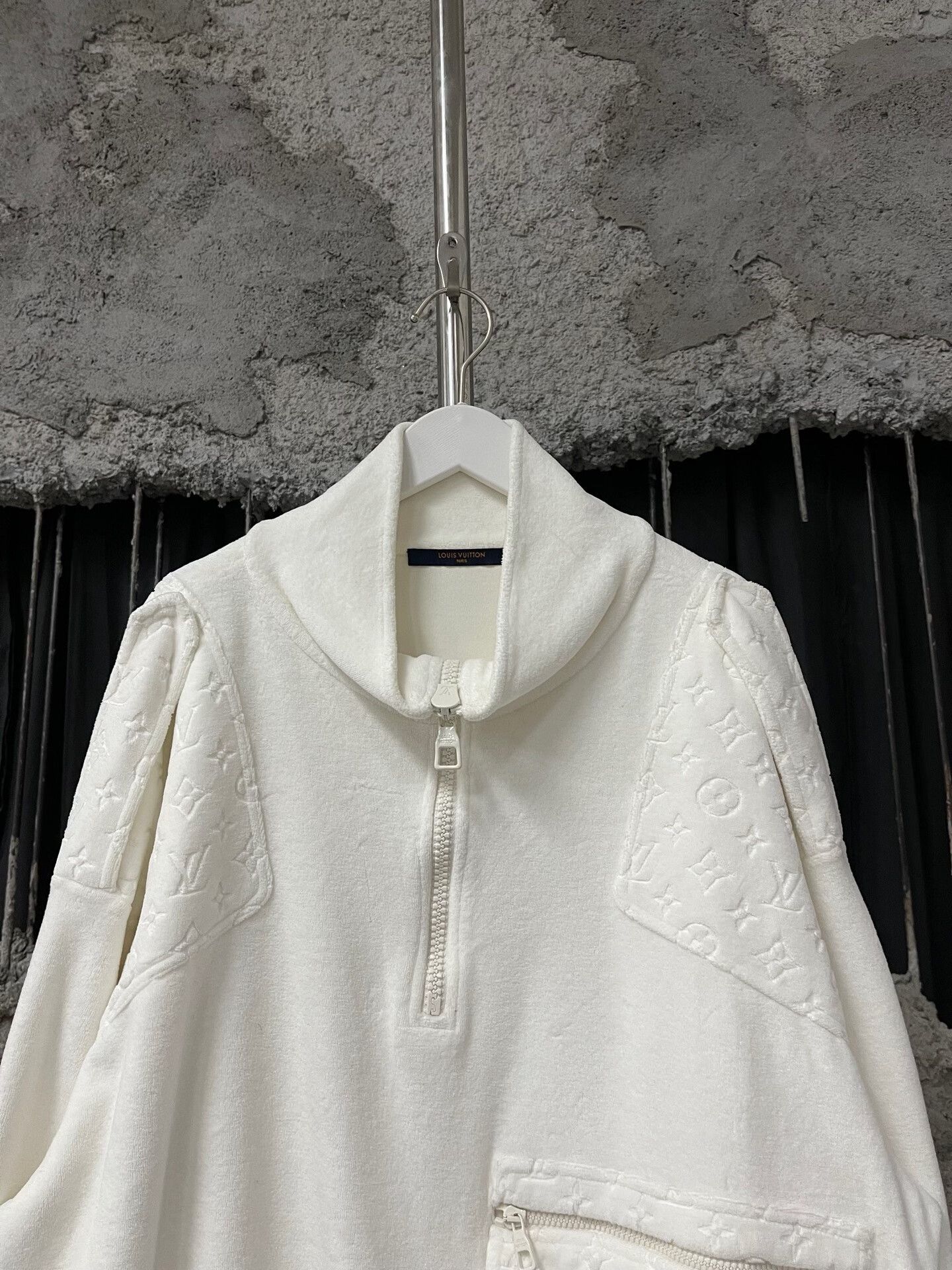 Louis Vuitton louis vuitton velvet half-zip sweatshirt Size US L / EU 52-54 / 3 - 3 Thumbnail