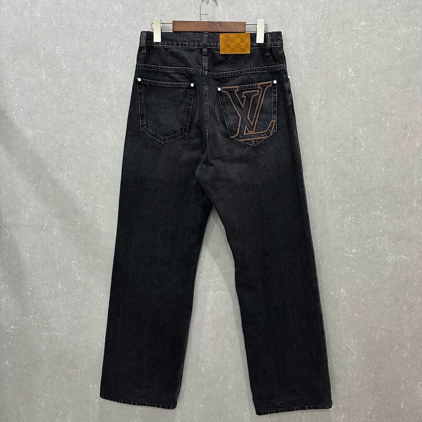 Louis Vuitton louis vuitton embroidered logo black denim pants Size US 28 / EU 44 - 2 Thumbnail