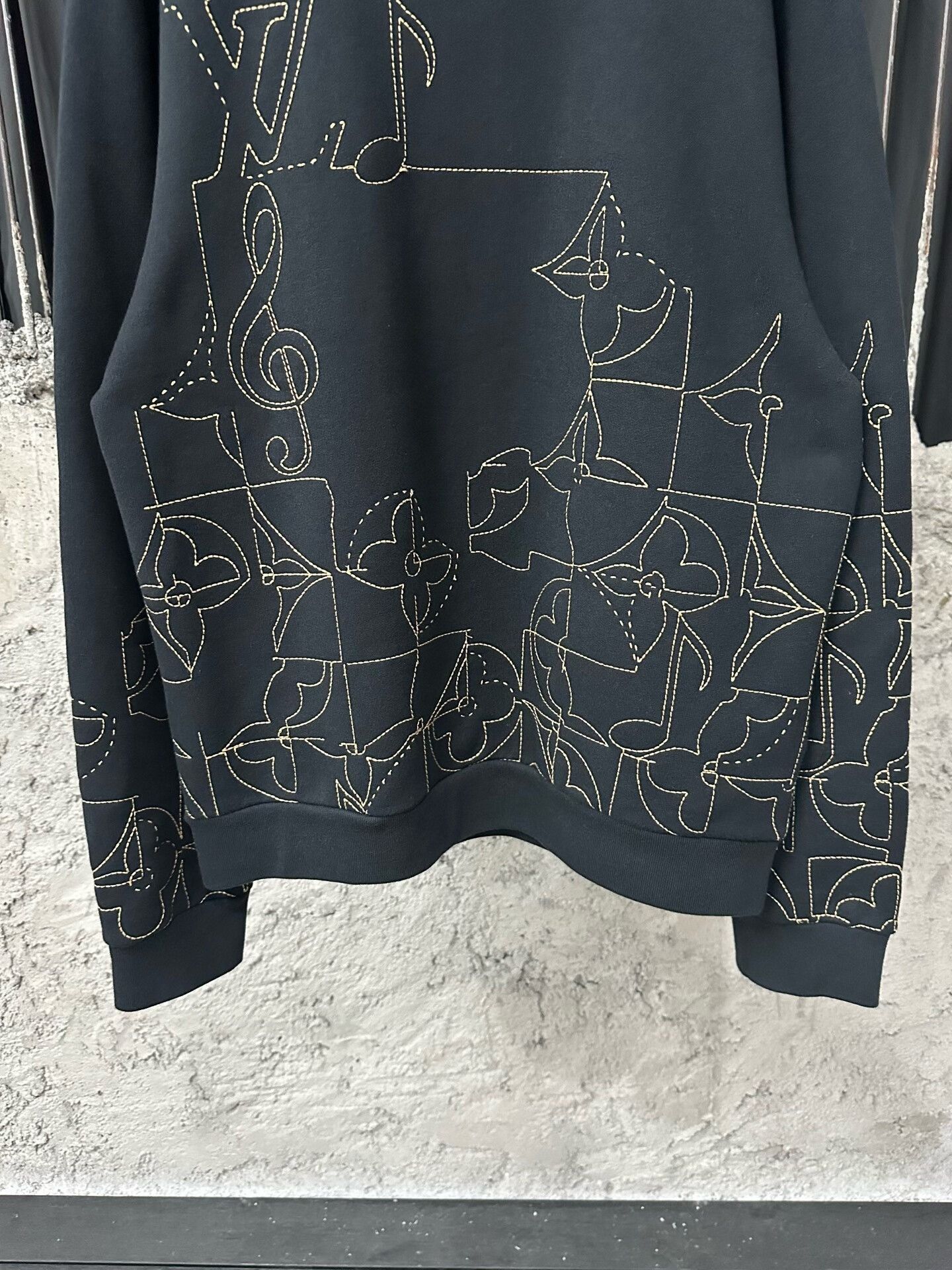 Louis Vuitton louis vuitton embroidered logo sweatshirt Size US L / EU 52-54 / 3 - 4 Thumbnail