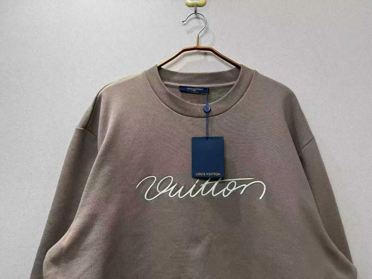 Louis Vuitton louis vuitton khaki embroidered logo sweatshirt Size US L / EU 52-54 / 3 - 2 Thumbnail