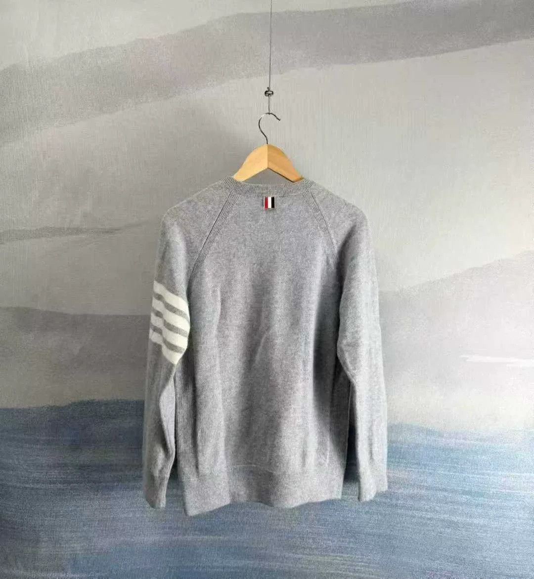 Thom Browne thom browne gray cashmere crewneck sweater Size US L / EU 52-54 / 3 - 3 Thumbnail