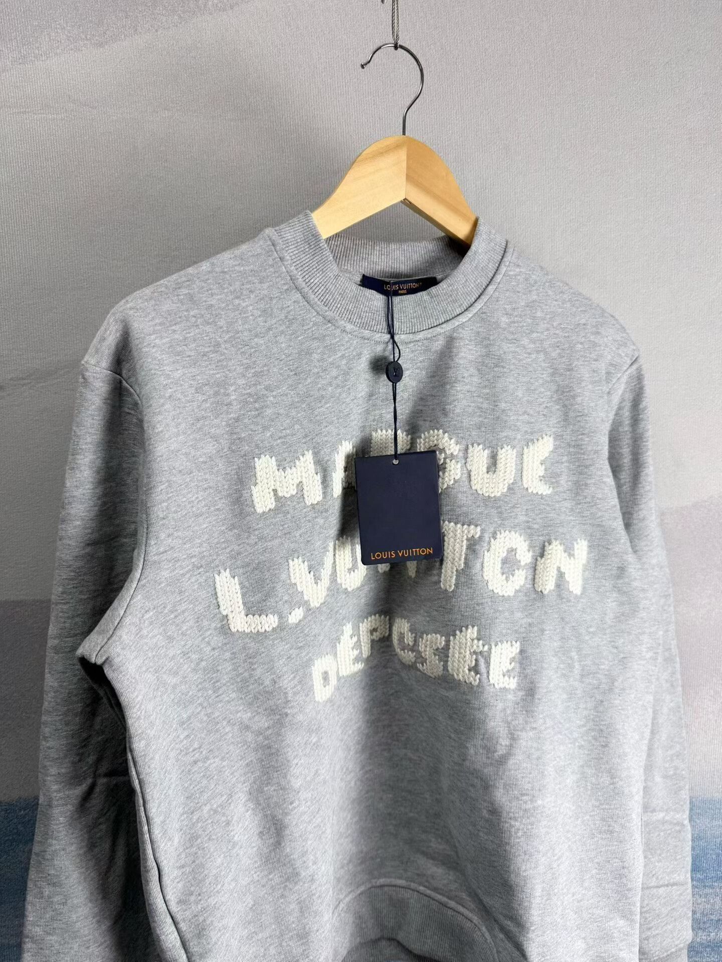 Louis Vuitton louis vuitton gray embroidered sweatshirt size M Size US M / EU 48-50 / 2 - 2 Thumbnail