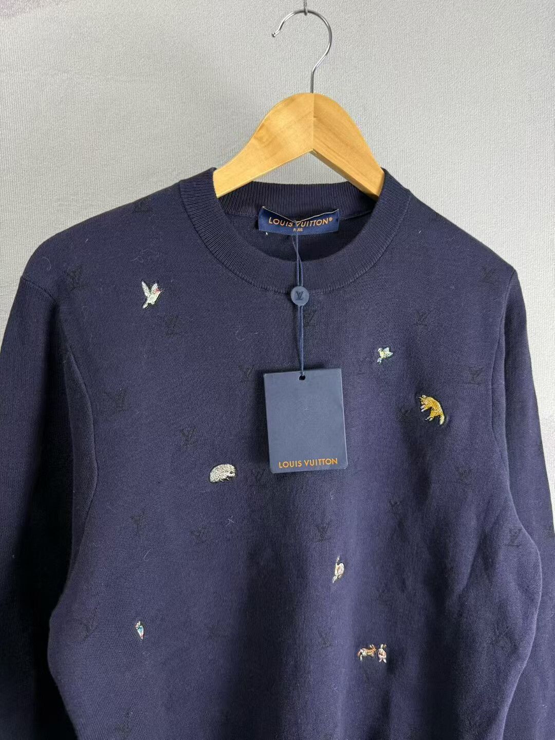 Louis Vuitton louis vuitton navy animal embroidered knit sweater Size US M / EU 48-50 / 2 - 2 Thumbnail