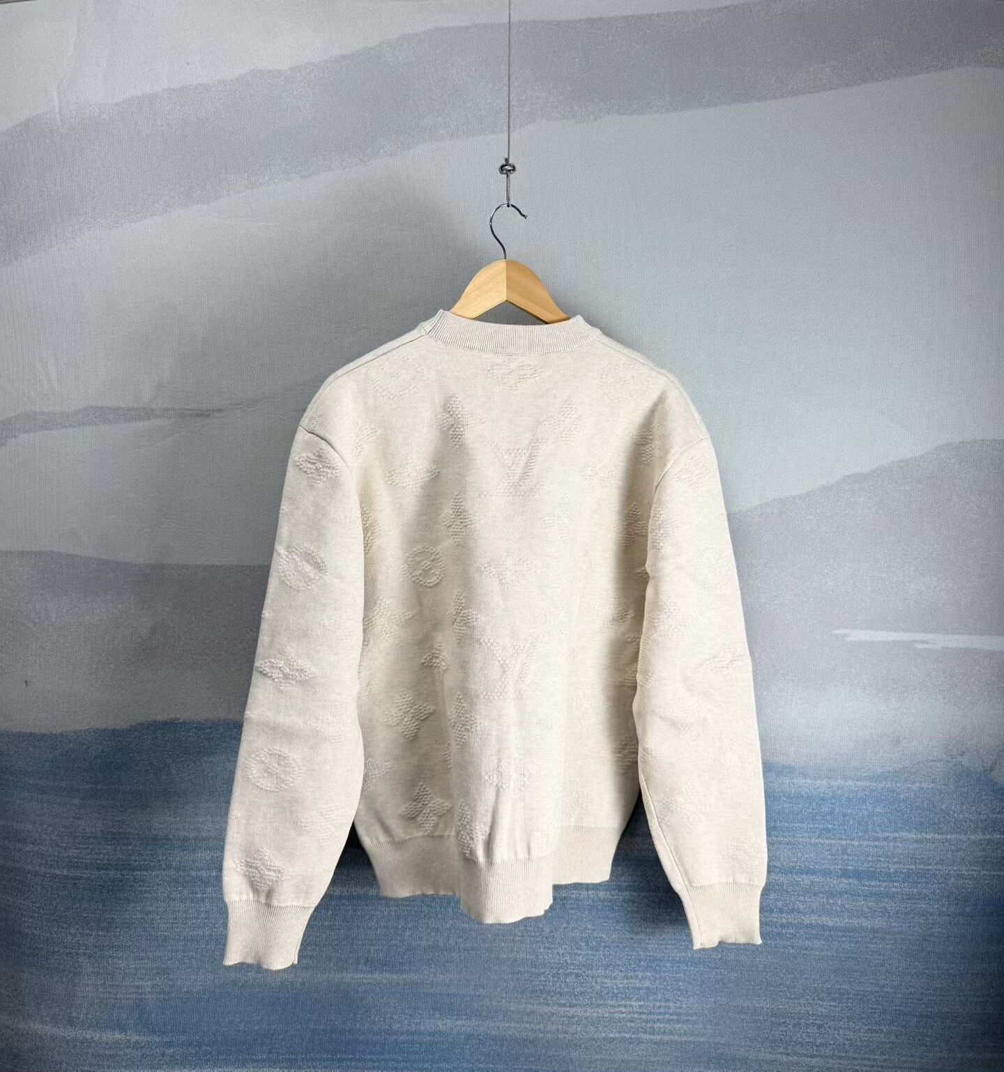 Louis Vuitton louis vuitton beige knit sweatshirt with patterns Size US XL / EU 56 / 4 - 3 Thumbnail