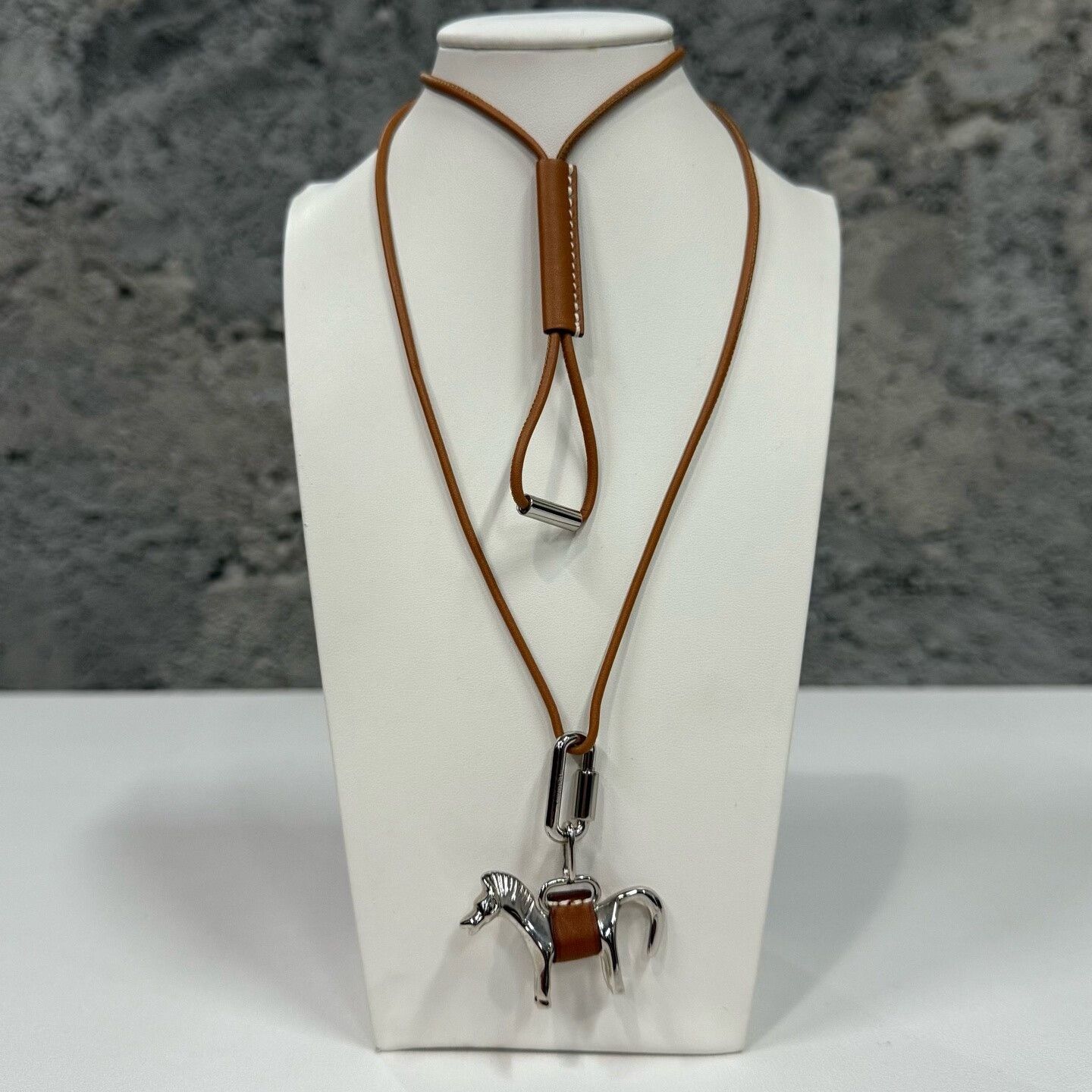 Hermes hermes small horse necklace in brown leather Size ONE SIZE - 2 Thumbnail