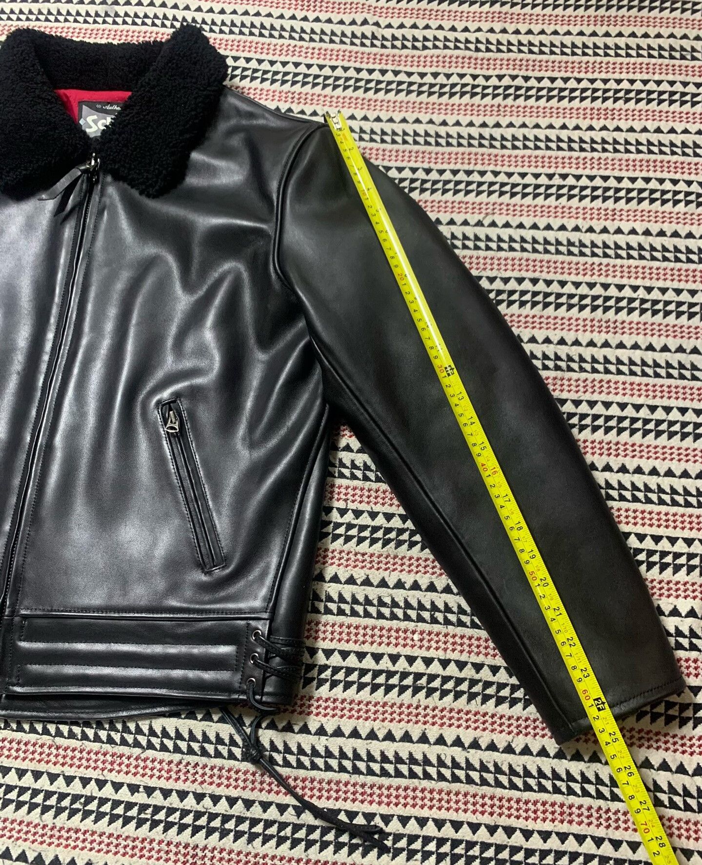 Schott black leather motorcycle jacket with fur collar Size US L / EU 52-54 / 3 - 7 Thumbnail