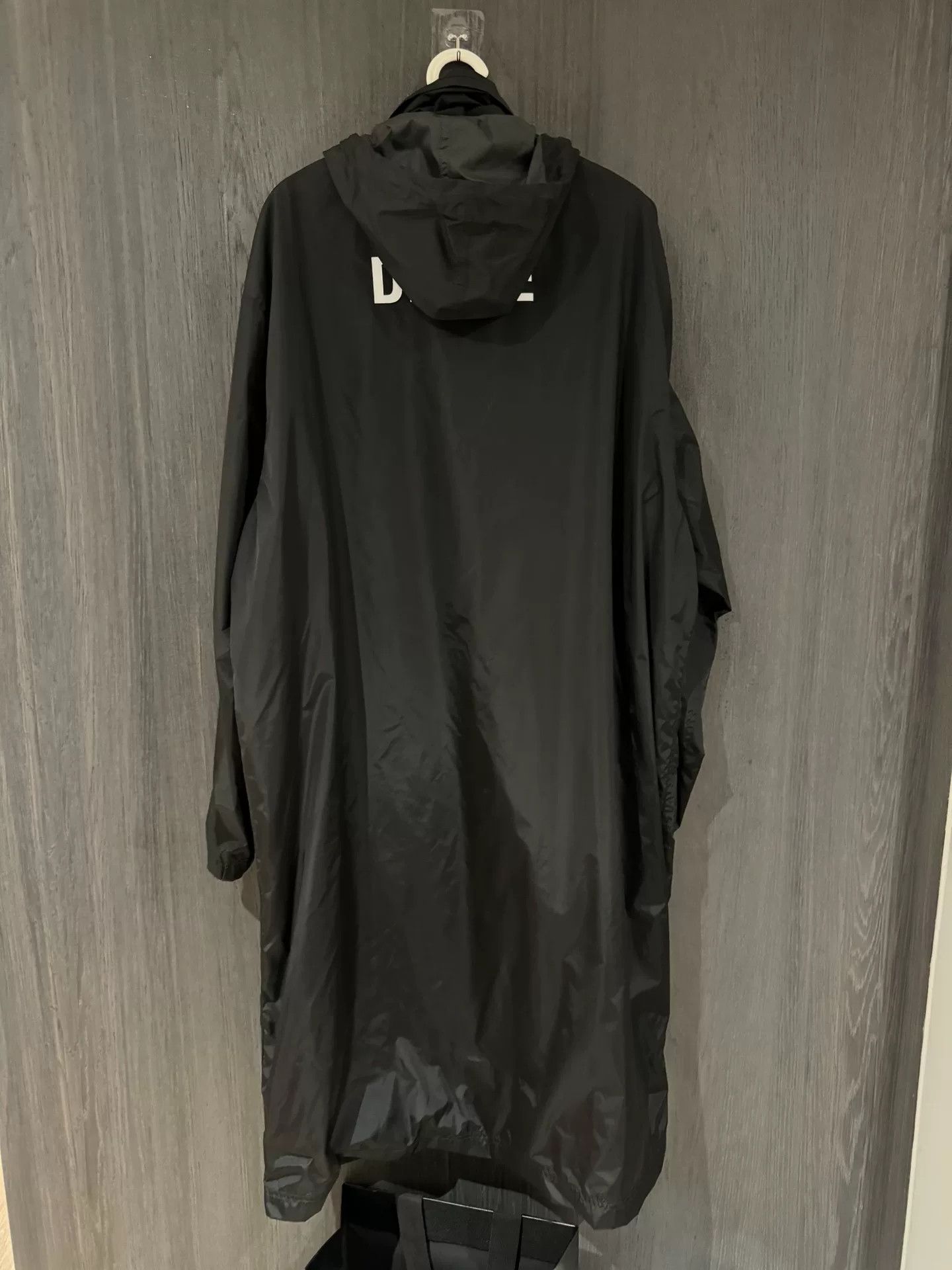 Balenciaga balenciaga black long raincoat with tags Size US L / EU 52-54 / 3 - 4 Thumbnail
