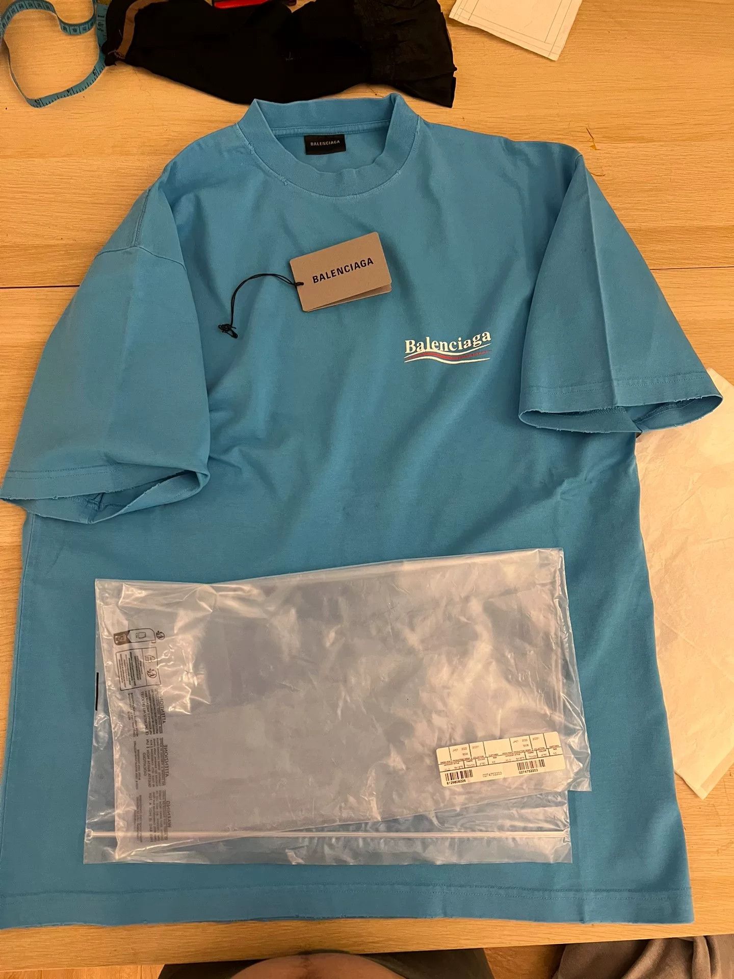 Balenciaga balenciaga distressed short sleeve t-shirt Size US XS / EU 42 / 0 - 2 Thumbnail