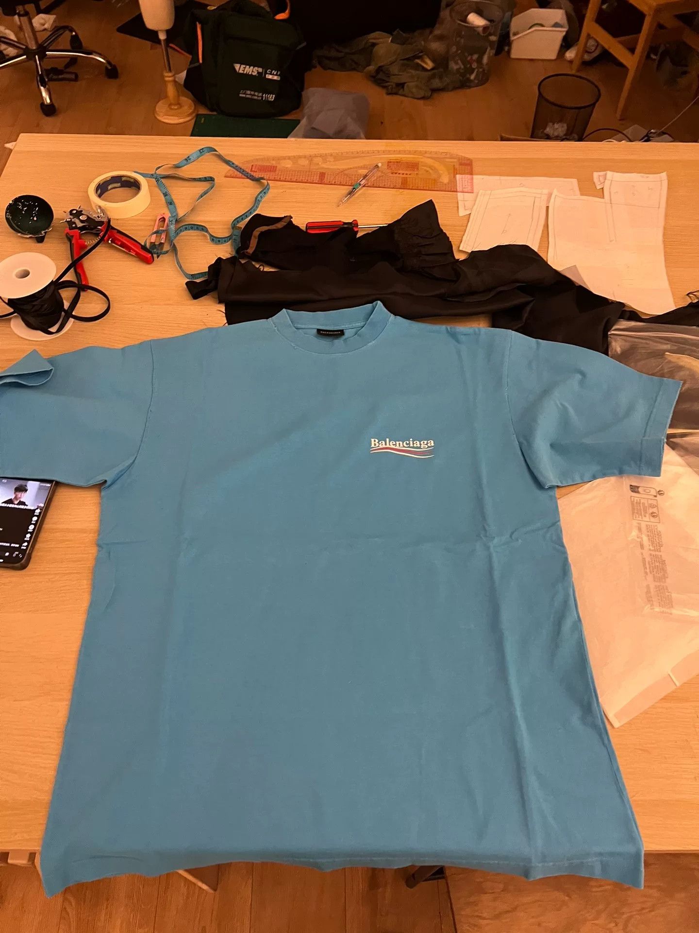 Balenciaga balenciaga distressed short sleeve t-shirt Size US XS / EU 42 / 0 - 4 Thumbnail