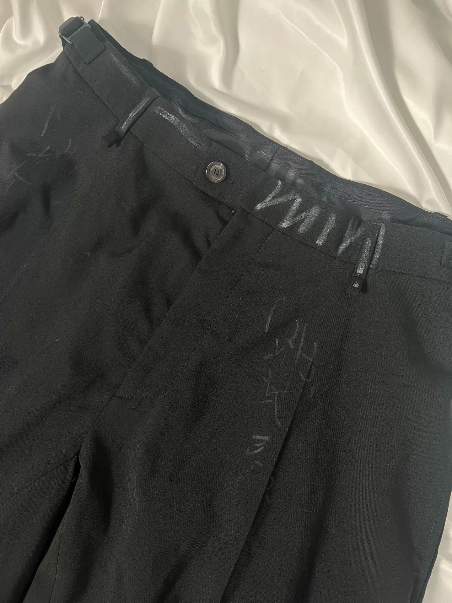 Balenciaga balenciaga black graffiti baggy trousers Size US 26 / EU 42 - 3 Thumbnail