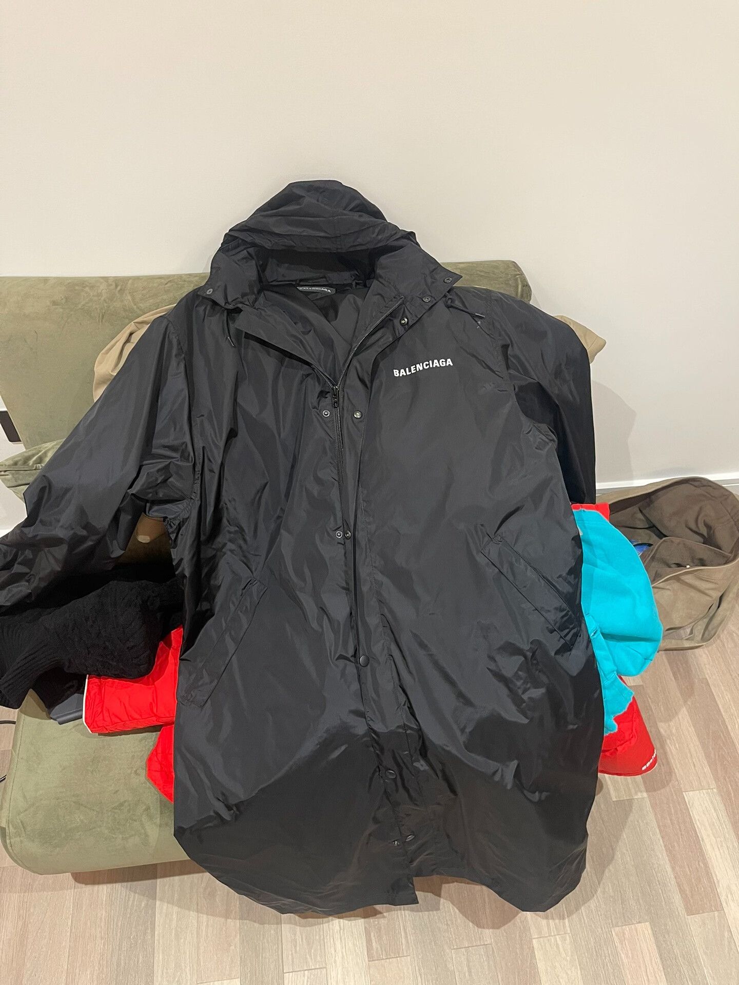 Balenciaga balenciaga défilé waterproof coat with hood Size US XL / EU 56 / 4 - 3 Thumbnail